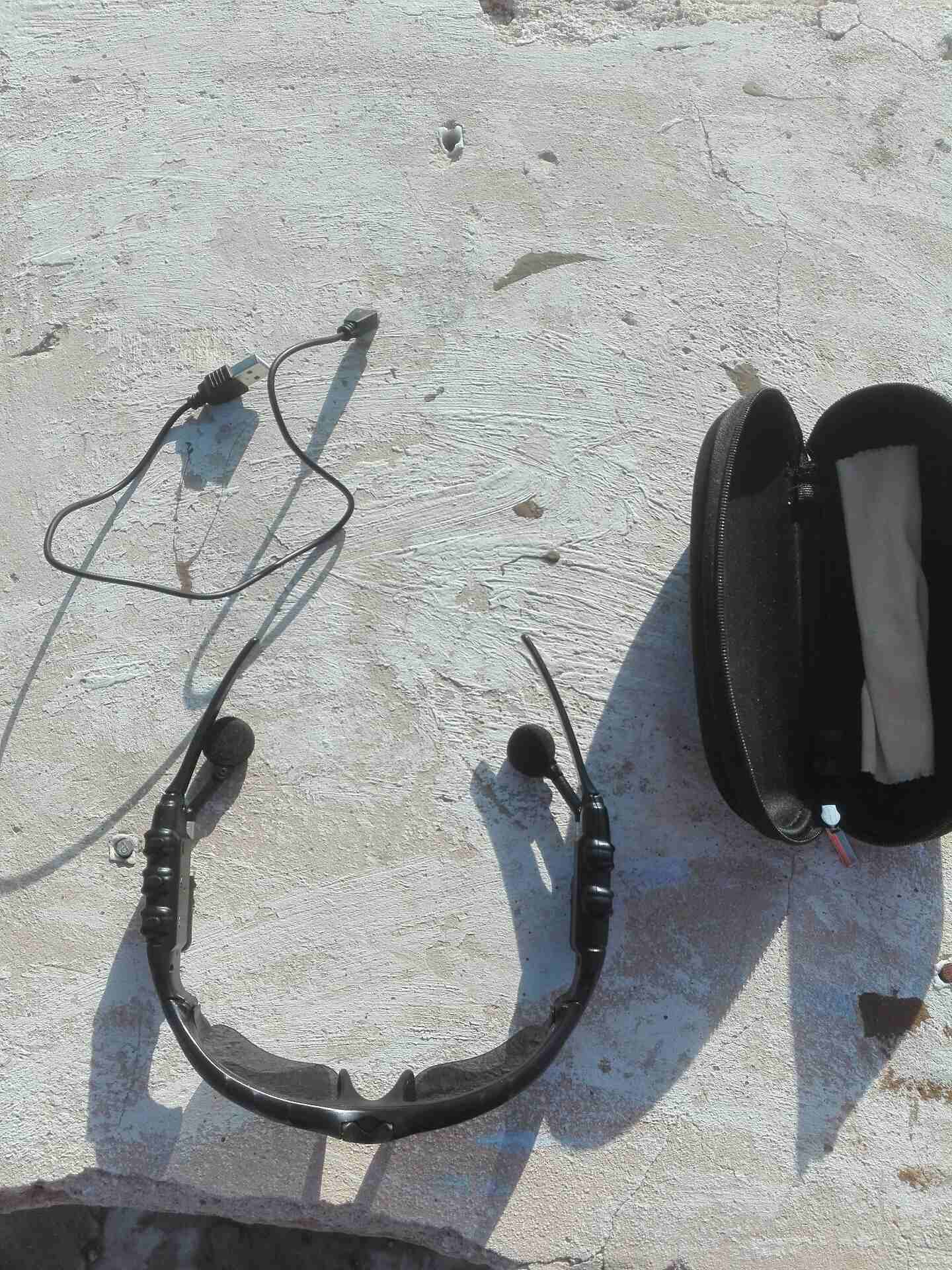 نظارة بلوتوث للقياده الامنه
لا تنسَ أنك شاهدت هذا الإعلان في عنكبوت
نظارة مع سماعتين بلوتوث للقيا...
