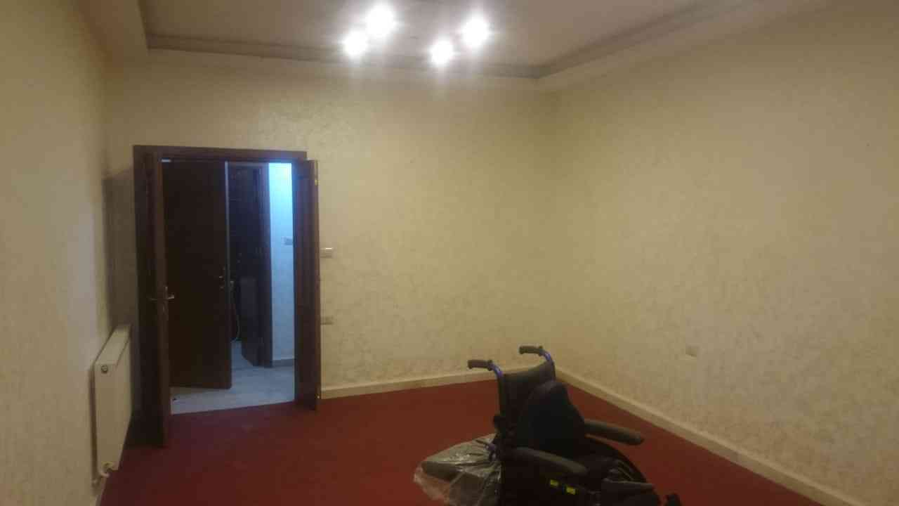 شقه ارضيه فارغه في خلدا ثلاث غرف 350د
لا تنسَ أنك شاهدت هذا الإعلان في عنكبوت
ارضيه مع حديقه...