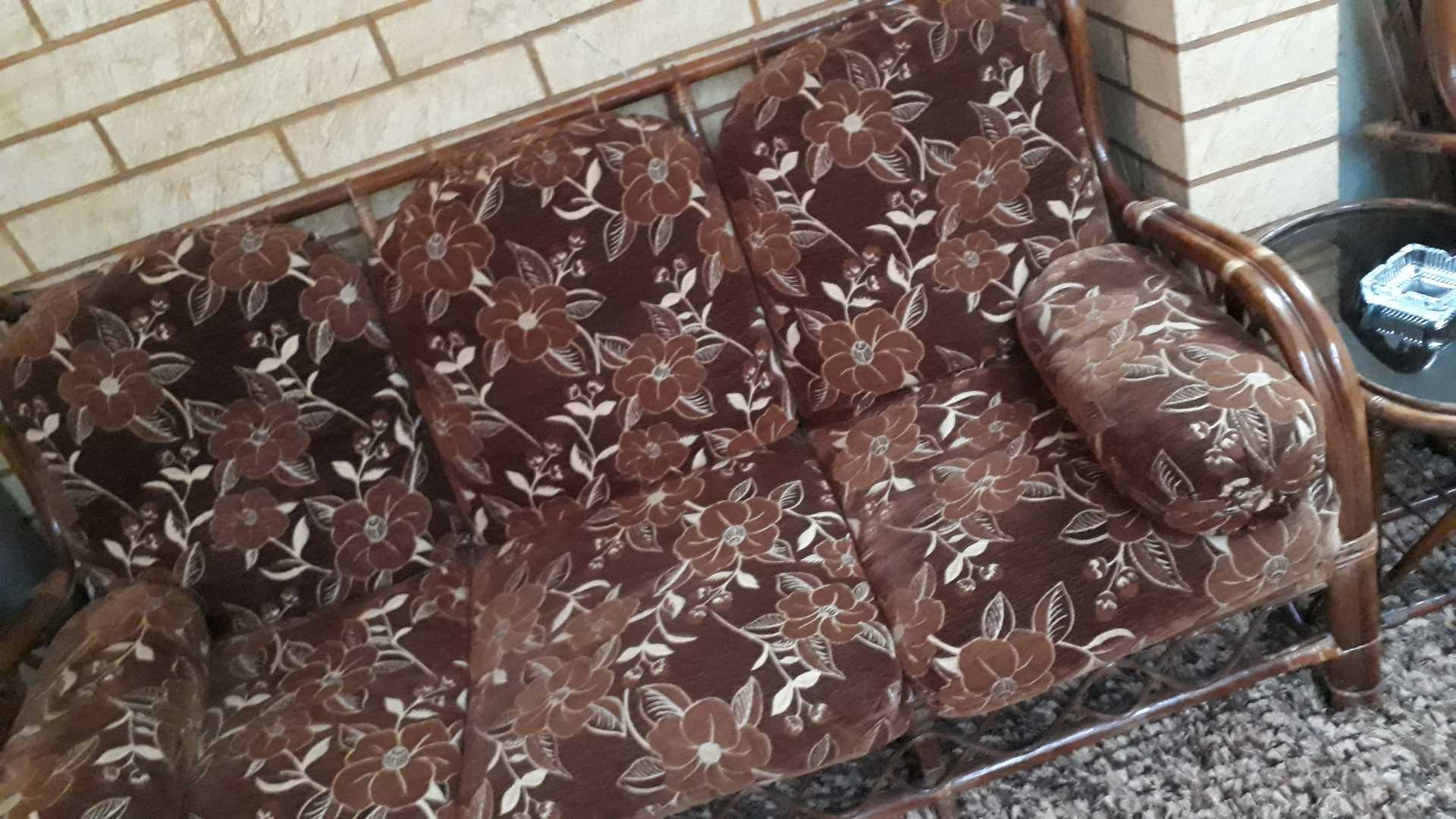 طقم خيزران للبيع
لا تنسَ أنك شاهدت هذا الإعلان في عنكبوت
طقم خيزران مكون من سبعة مقاعد ، ثلاث...