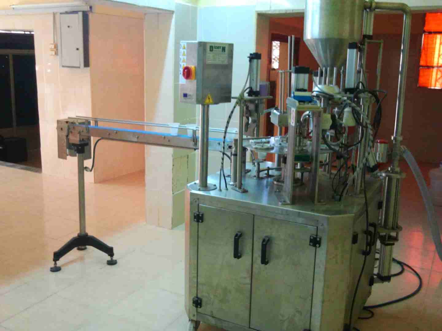 ماكينة تعبئة كاسات ماء , عصير أو جلو . صناعة تركية , فل اوتوماتيك
لا تنسَ أنك شاهدت هذا الإعلان في عنكبوت...