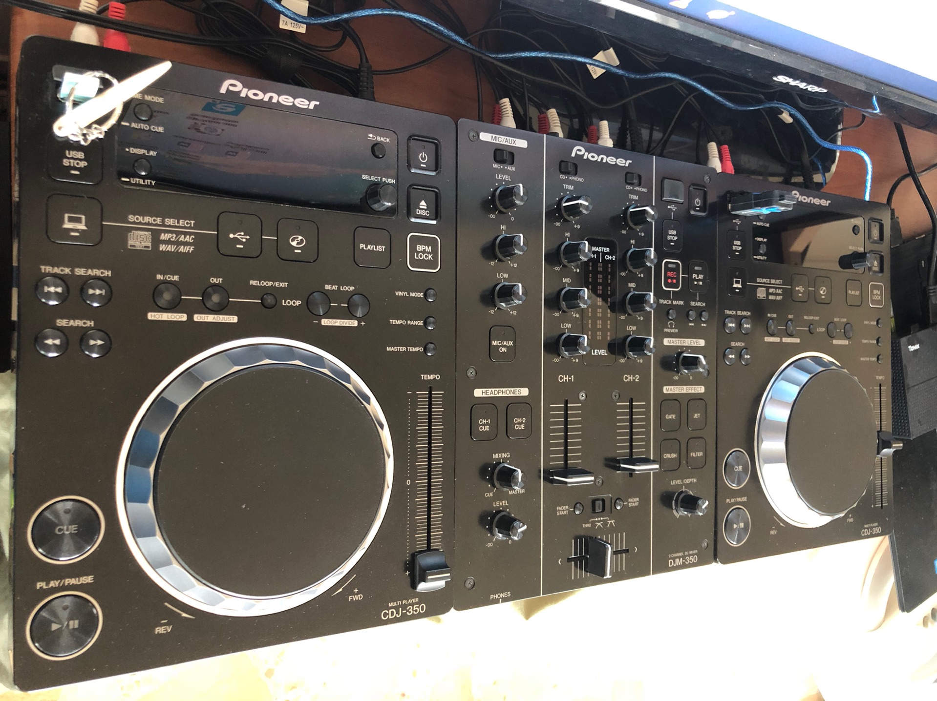 Pioneer 350 DJ set
لا تنسَ أنك شاهدت هذا الإعلان في عنكبوت
Pioneer DJ decks - ‎د.ا.1,150&...