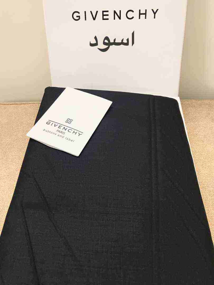 أقمشة جفينشى
لا تنسَ أنك شاهدت هذا الإعلان في عنكبوت
اقمشة جفينشى الرجالية
قماش صيفى ابيض وكريمى...