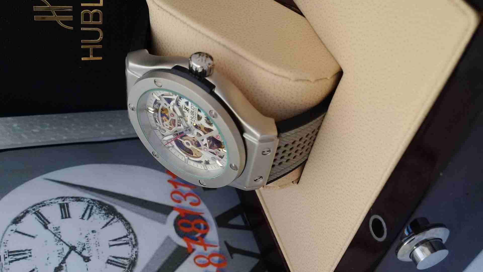 , مجموعة جديدة من أرقى الماركات العالمية من الساعات ..
لا تنسَ أنك شاهدت هذا الإعلان في عنكبوت
,...