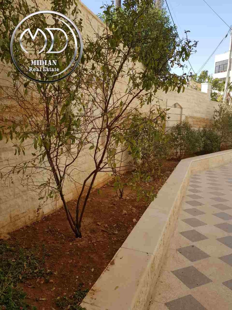شقه شبه ارضي جديدة للبيع تلاع العلي قرب القاعده الجويه مساحه 195 م مع ترس وحديقه 160م
لا تنسَ أنك شاهدت هذا الإعلان في عنكبوت...