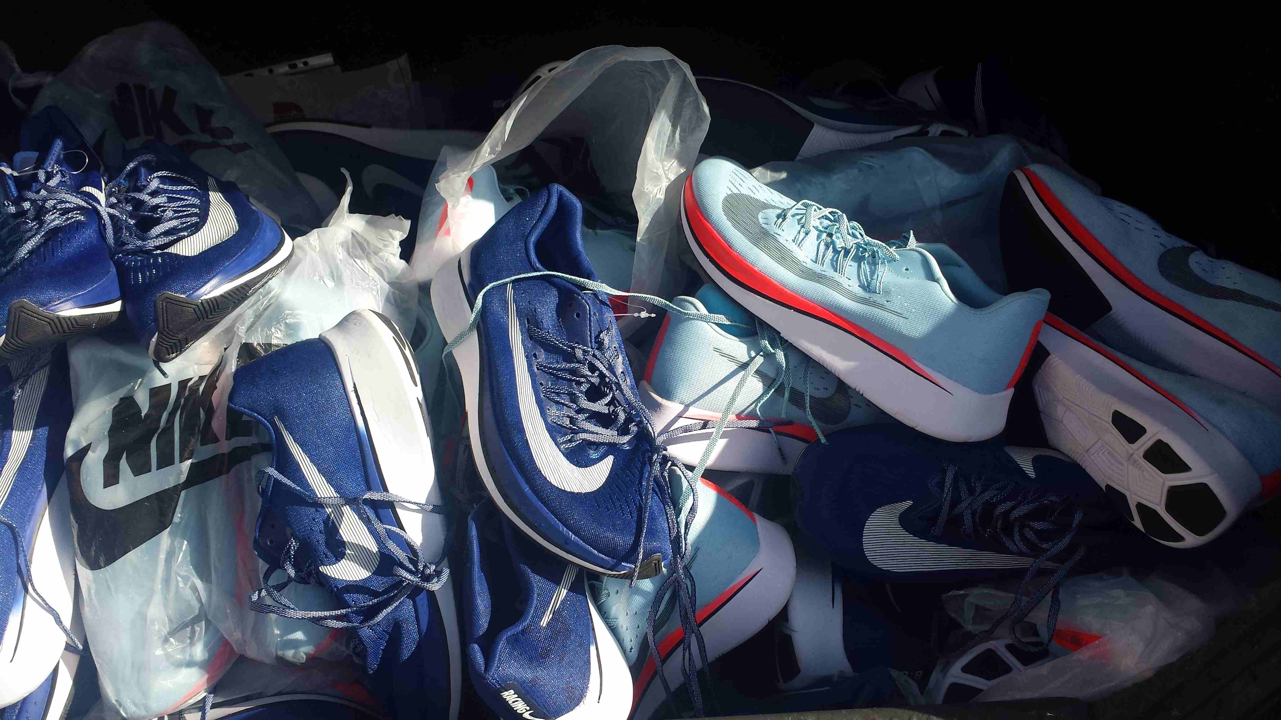 نايك_Nike                                            


	 				لا تنسَ أنك شاهدت هذا الإعلان في عنكبوت            
	 				
                            حذاء رياضي نايك صناعة اندونسيا 
متوفر بلونين 
ا...