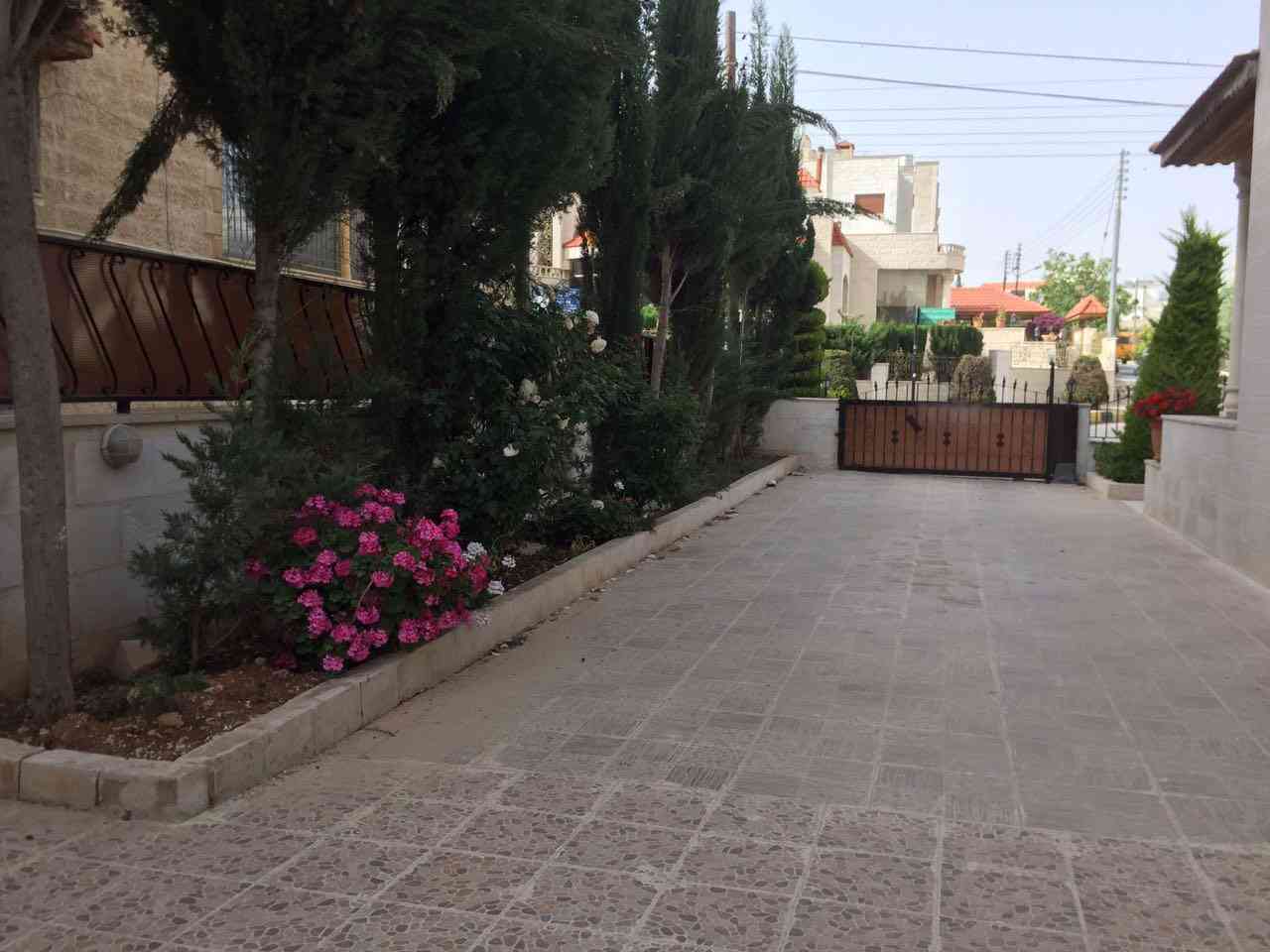 الجبيهه فيلا مستقله فخمه جدا جدا موقع مميز ارض 1050م بناء 650م
لا تنسَ أنك شاهدت هذا الإعلان في عنكبوت...