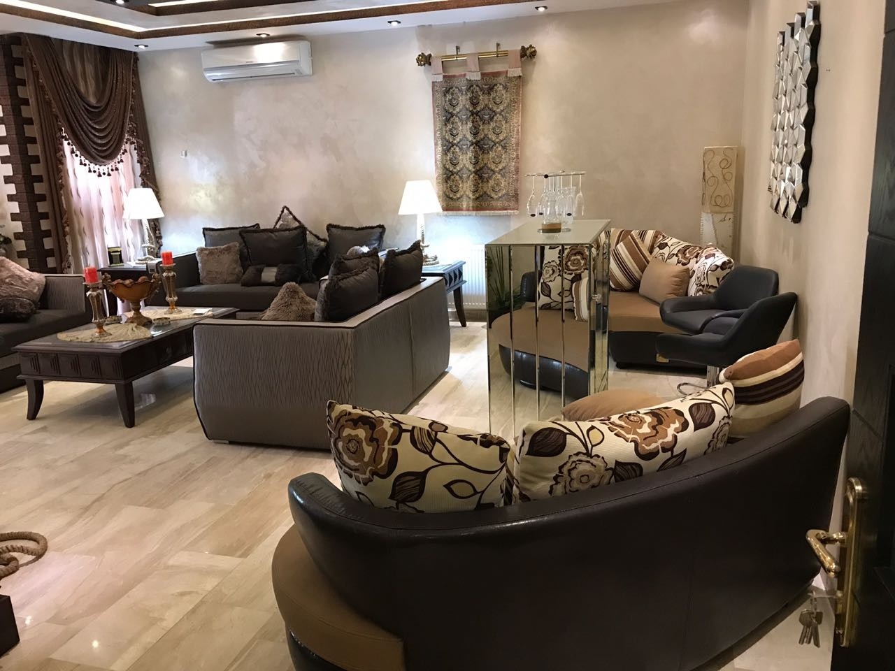الرابيه شقه شبه ارضيه مكشوفه 195م وتراسات 350م
لا تنسَ أنك شاهدت هذا الإعلان في عنكبوت
الرابي...