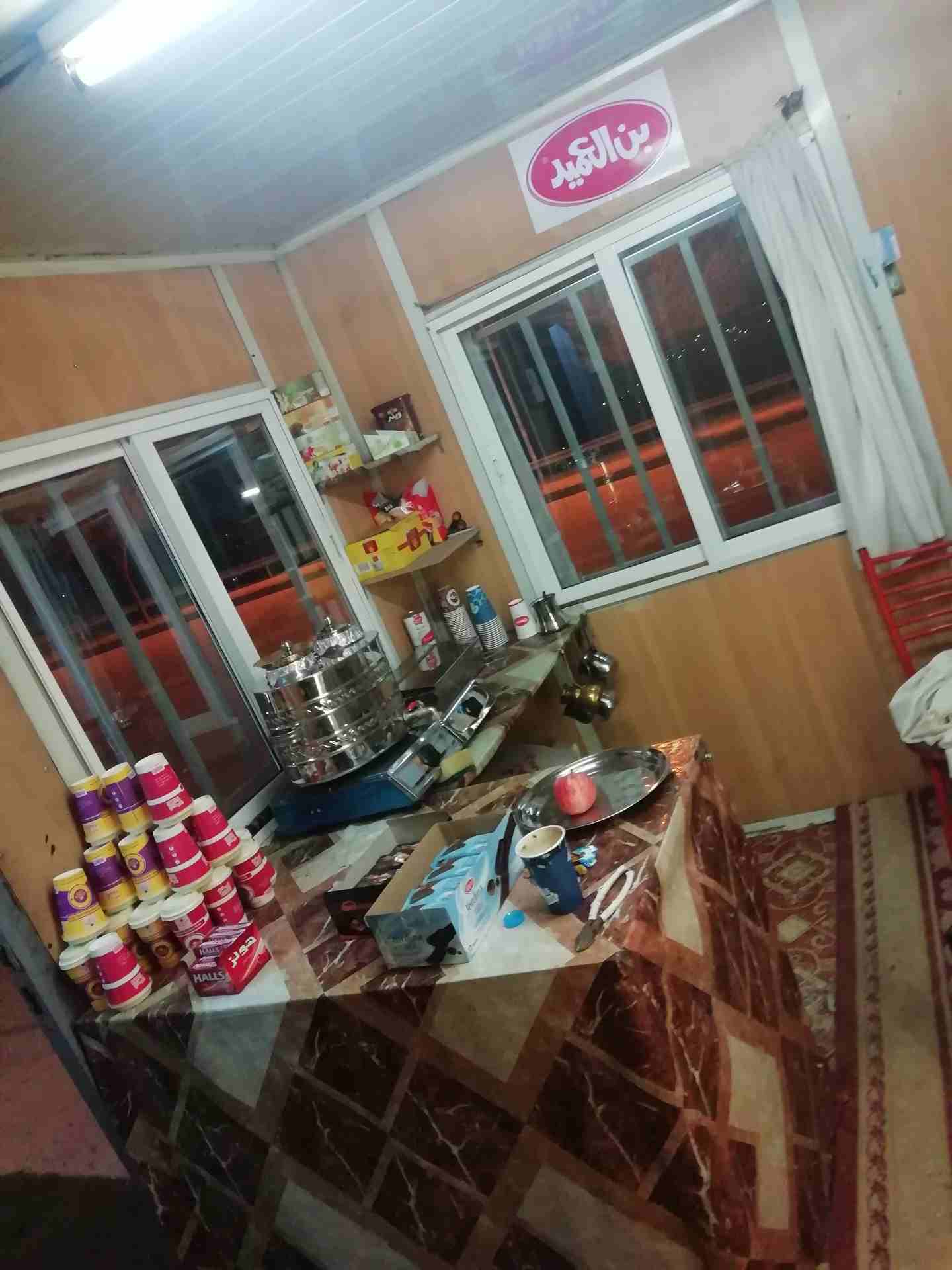 كشك قهوه للبيع
لا تنسَ أنك شاهدت هذا الإعلان في عنكبوت
مع كامل معداته ( 2غاز، 2 سخان، رفوف "...