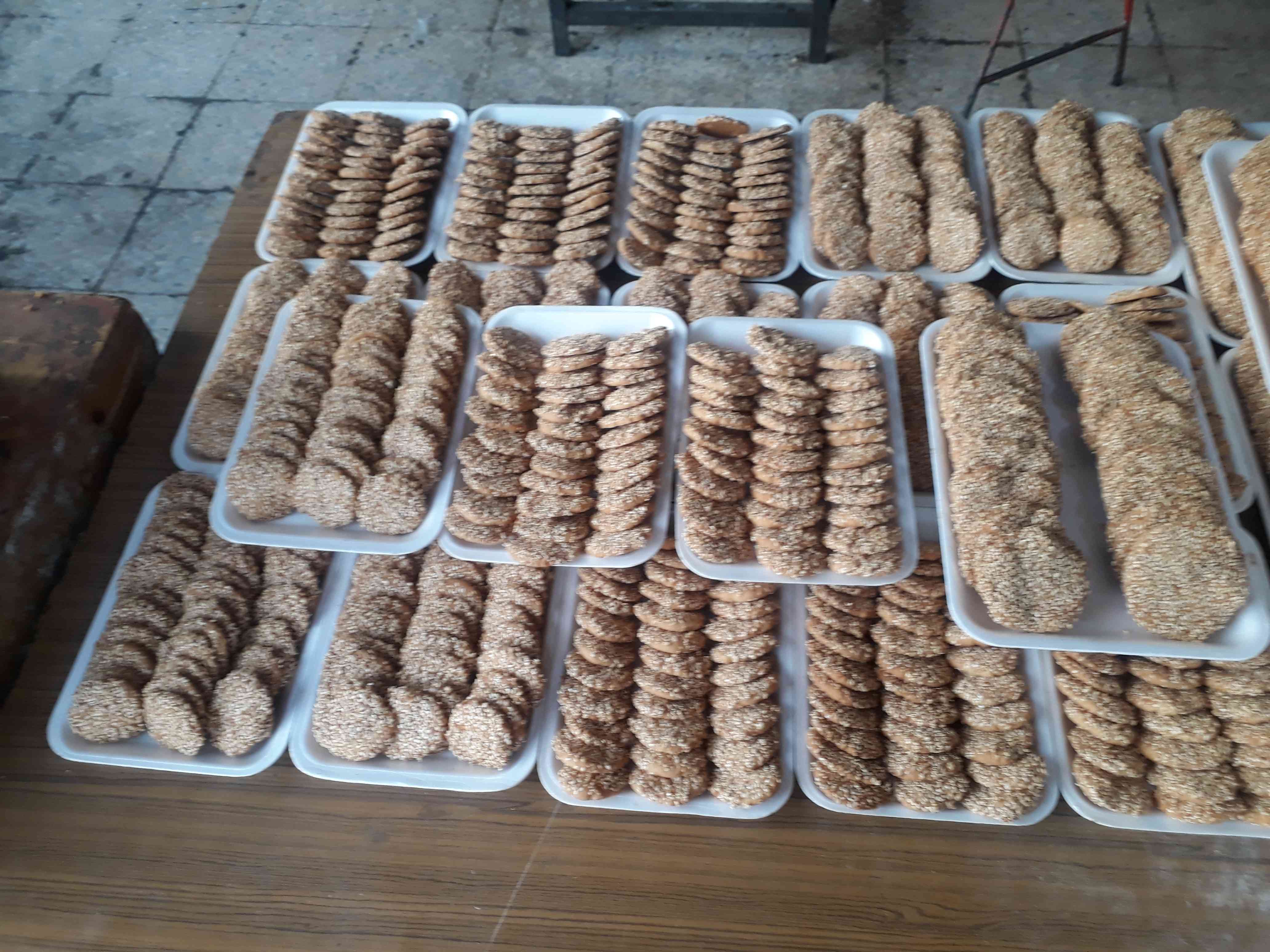 مطلوب معلم حلويات وبتفورات
لا تنسَ أنك شاهدت هذا الإعلان في عنكبوت
مطلوب معلم كعك شاي
وحلويا...