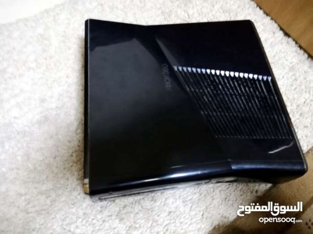 اكس بوكس 360 للبيع بحالة جيدة جدا بدون اي عطل جميع القطع اصلية.
معدلة(يعني السيدي بدينار او دينارين) ، 250gb ، ايدتين اصليات ، جميع الوصلات ، كاميرا ، عليها حساب اون لاين......السعر 150 وان شاء الله م...