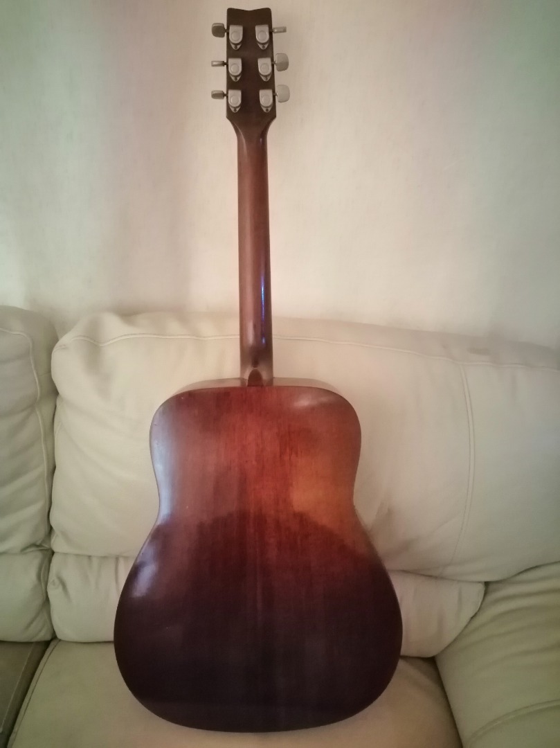 ياماها جيتار اكوستيك Guitar Yamaha Acoustic 1970
لا تنسَ أنك شاهدت هذا الإعلان في عنكبوت
جيتا...