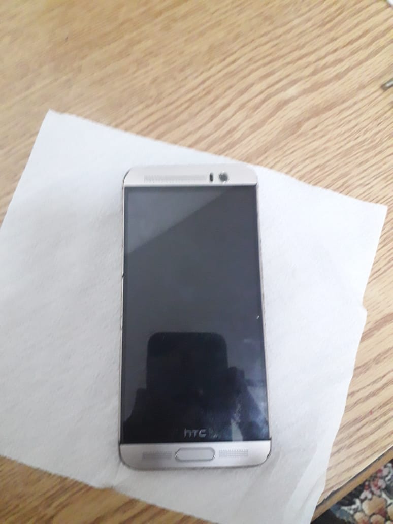 HTC m9 بلس                                            


	 				لا تنسَ أنك شاهدت هذا الإعلان في عنكبوت            
	 				
                                جهازه بحاله جيده ونظيف 
ذاكره 32g 
بصمة شغ...