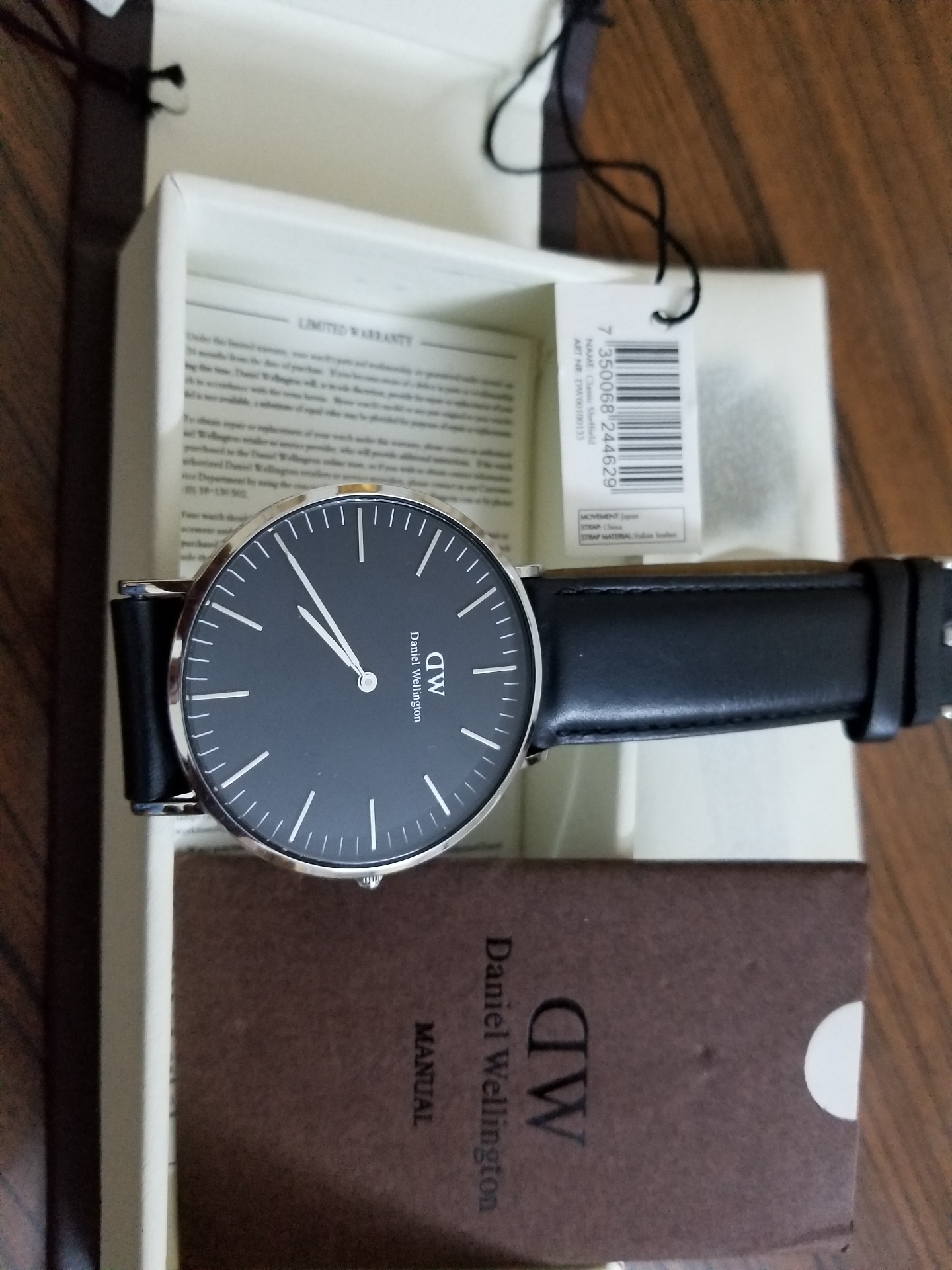 ساعة Daniel wellington
لا تنسَ أنك شاهدت هذا الإعلان في عنكبوت
ساعة Daniel Wellington اصليه...