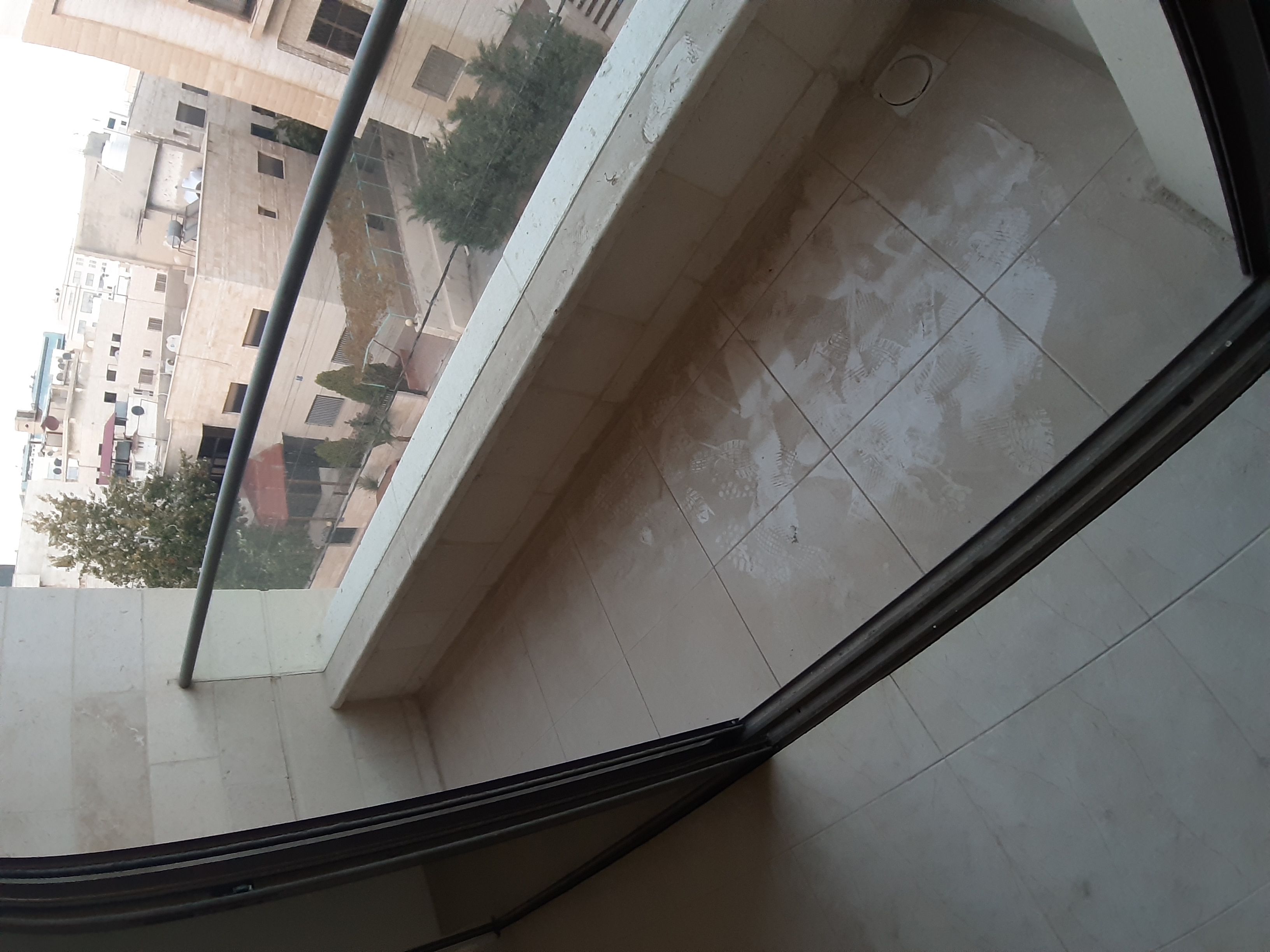شقة فارغة للايجار جديدة لم تسكن في شارع مكة
لا تنسَ أنك شاهدت هذا الإعلان في عنكبوت
2 نوم 1 م...