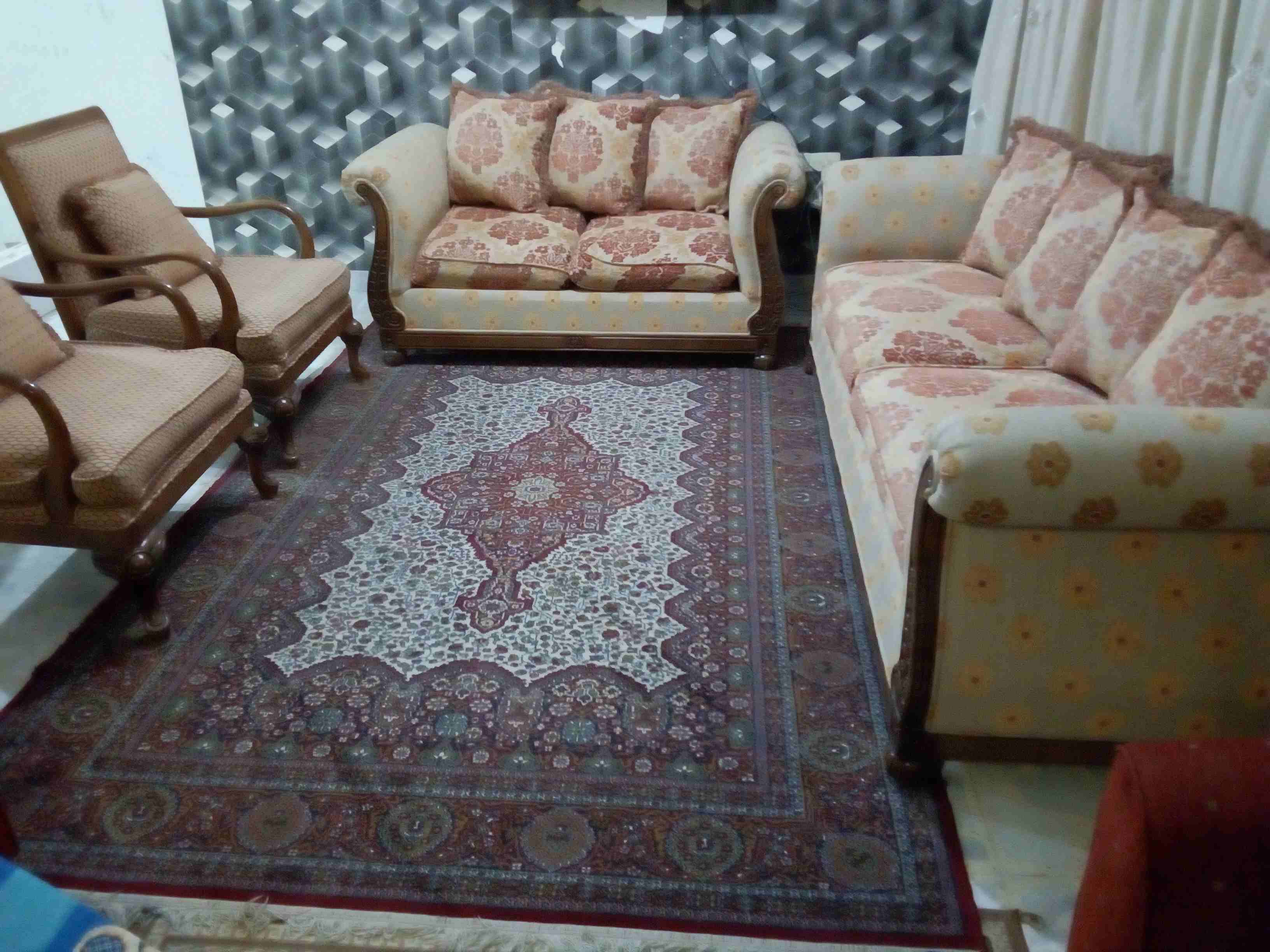طقم كنب للبيع
لا تنسَ أنك شاهدت هذا الإعلان في عنكبوت
طقم كنب نظيف جدا جدا بسعر مغري و الصور بتب...