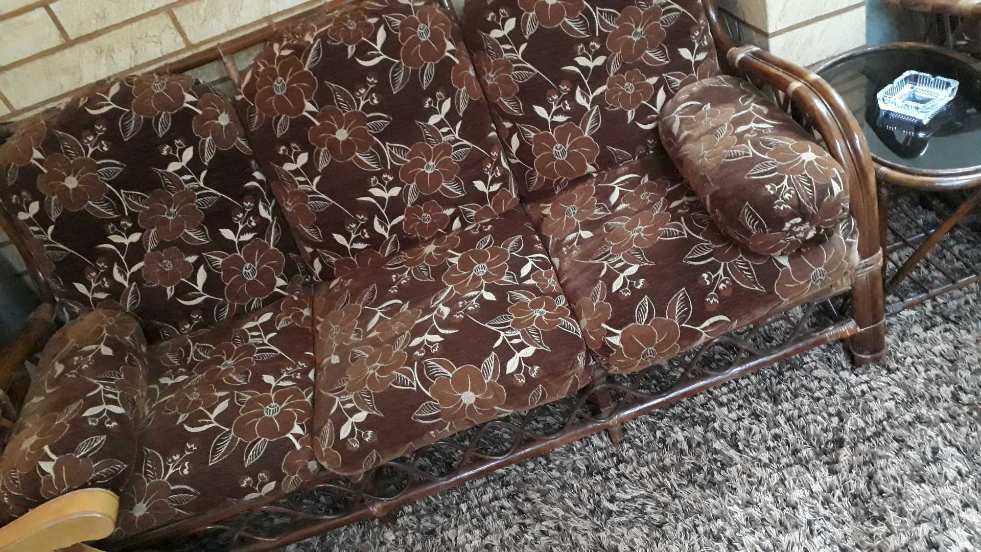 طقم خيزران للبيع
لا تنسَ أنك شاهدت هذا الإعلان في عنكبوت
طقم خيزران مكون من سبعة مقاعد ، ثلاث...