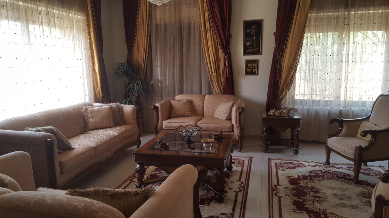 فيلا في ضاحية الرشيد الارض 560م والبناء 305م تتكون من طابقين الطابق الارضي 267م
لا تنسَ أنك شاهدت هذا الإعلان في عنكبوت...