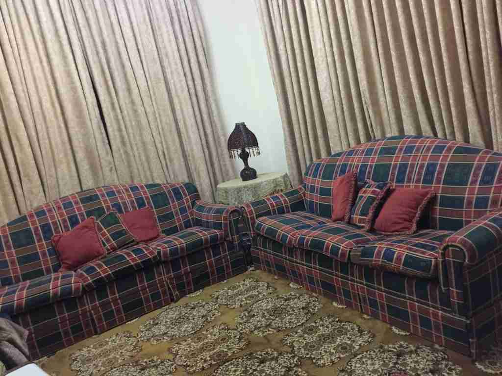 طقم كنب للبيع
لا تنسَ أنك شاهدت هذا الإعلان في عنكبوت
مستعمل نظيف...