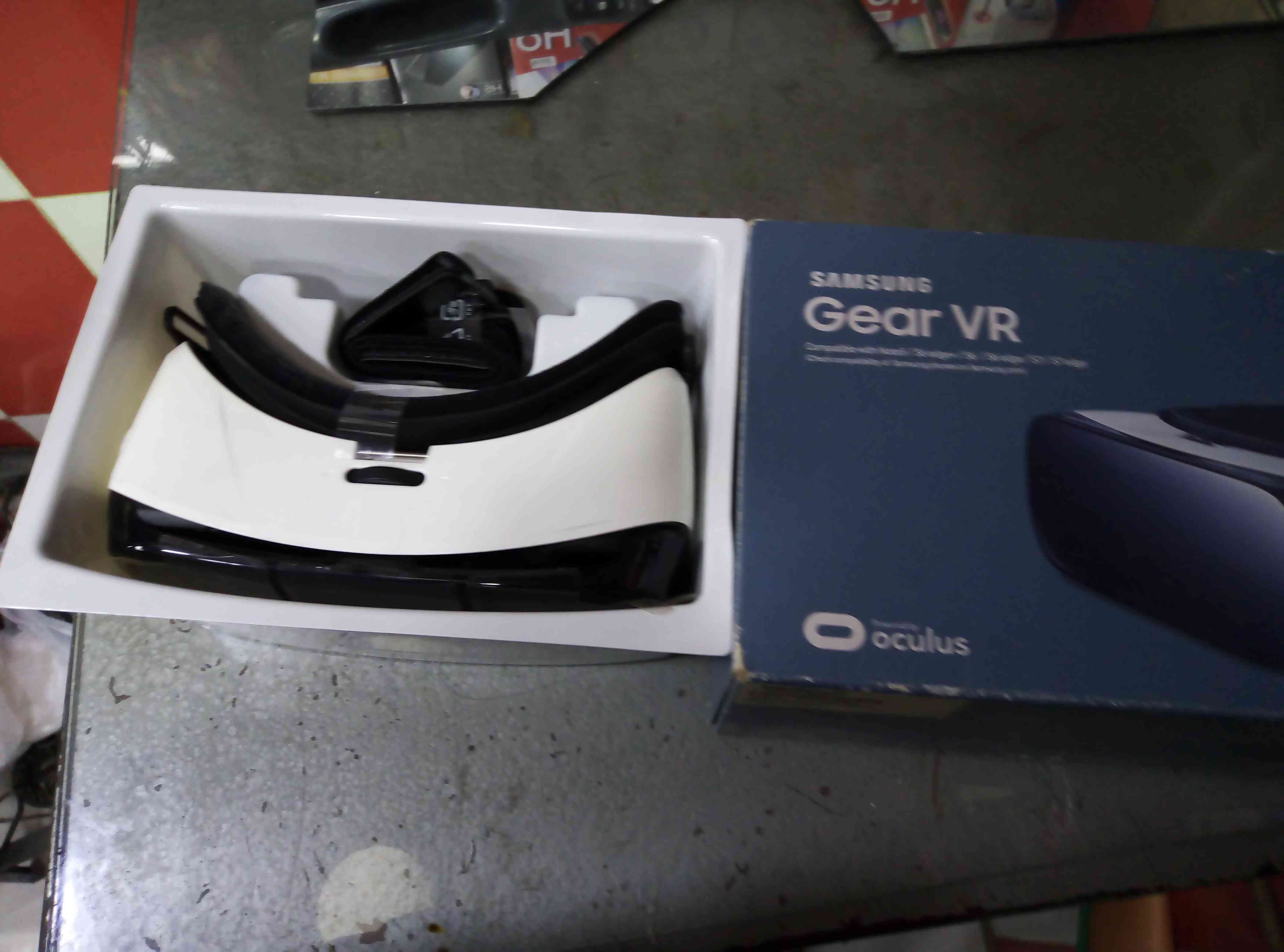 VR اصليه جديده
لا تنسَ أنك شاهدت هذا الإعلان في عنكبوت
كامل اغراضها والكرتونه...