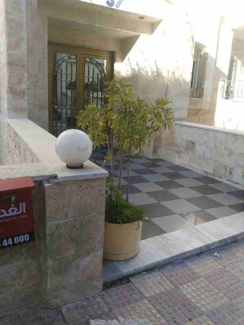 شقه للبيع - ضاحية الرشيد سعر مغري جدا معفية من رسوم التسجيل
لا تنسَ أنك شاهدت هذا الإعلان في عنكبوت...