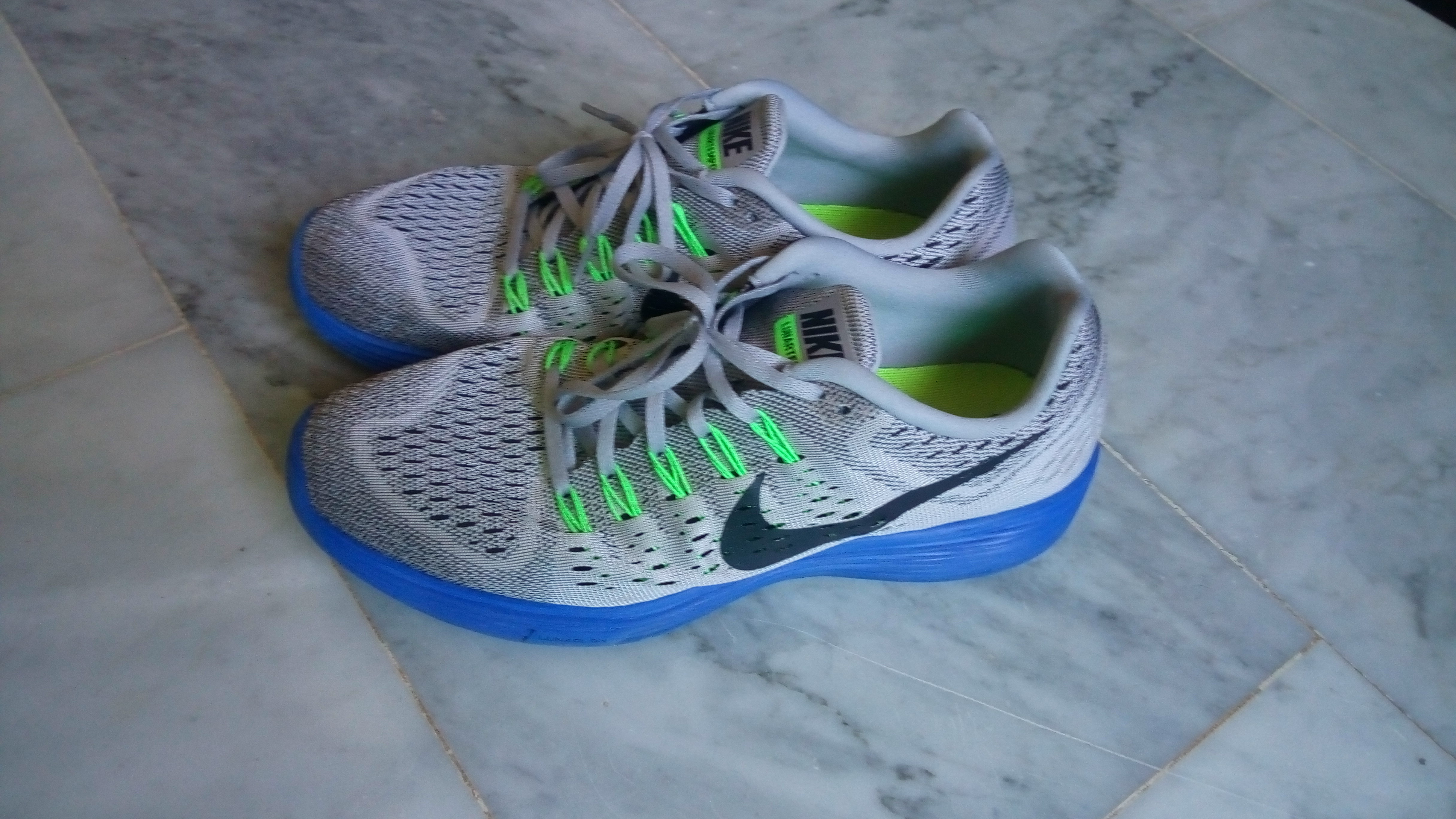 Adidas , Nike , Levi's , h & m
لا تنسَ أنك شاهدت هذا الإعلان في عنكبوت
شوزات ماركات...