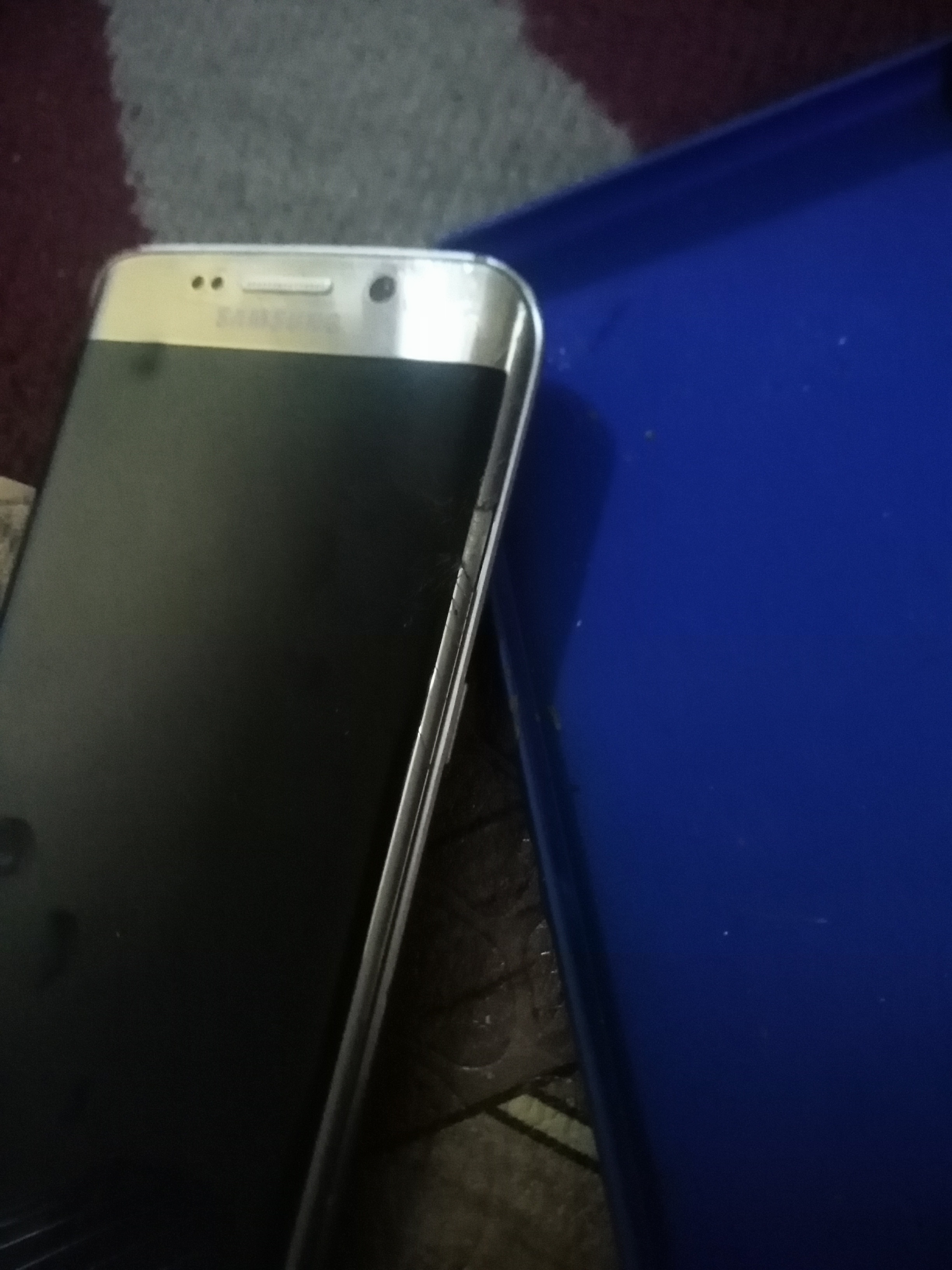 شاشة s6 edge كاملة                                            


	 				لا تنسَ أنك شاهدت هذا الإعلان في عنكبوت            
	 				
                                فيها كسر بسيط عالجنب_الجهاز كامل ب...