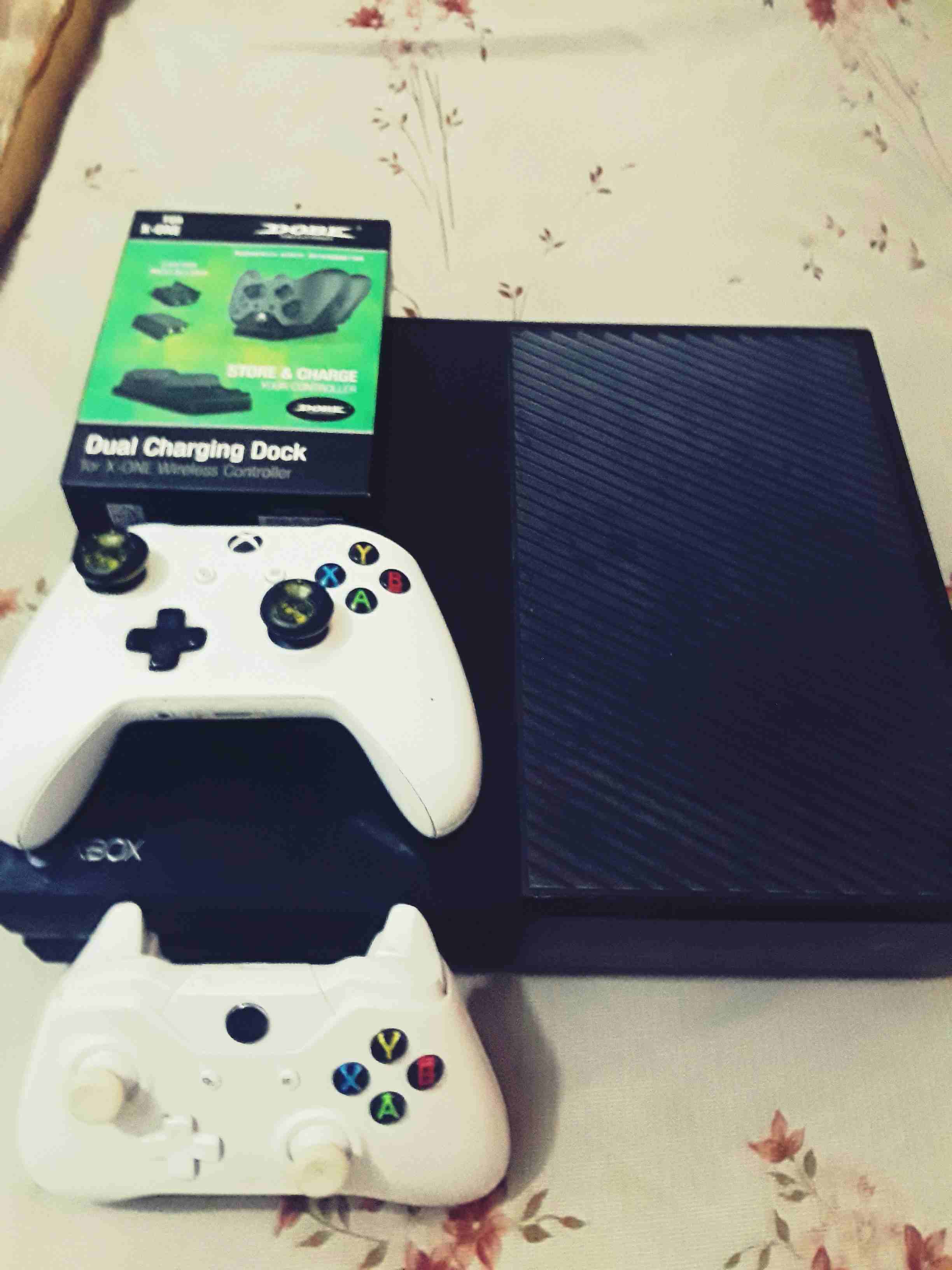 xbox one                                            


	 				لا تنسَ أنك شاهدت هذا الإعلان في عنكبوت            
	 				
                            xbox one قابل للطفاوض او البدل ps4  عادي...