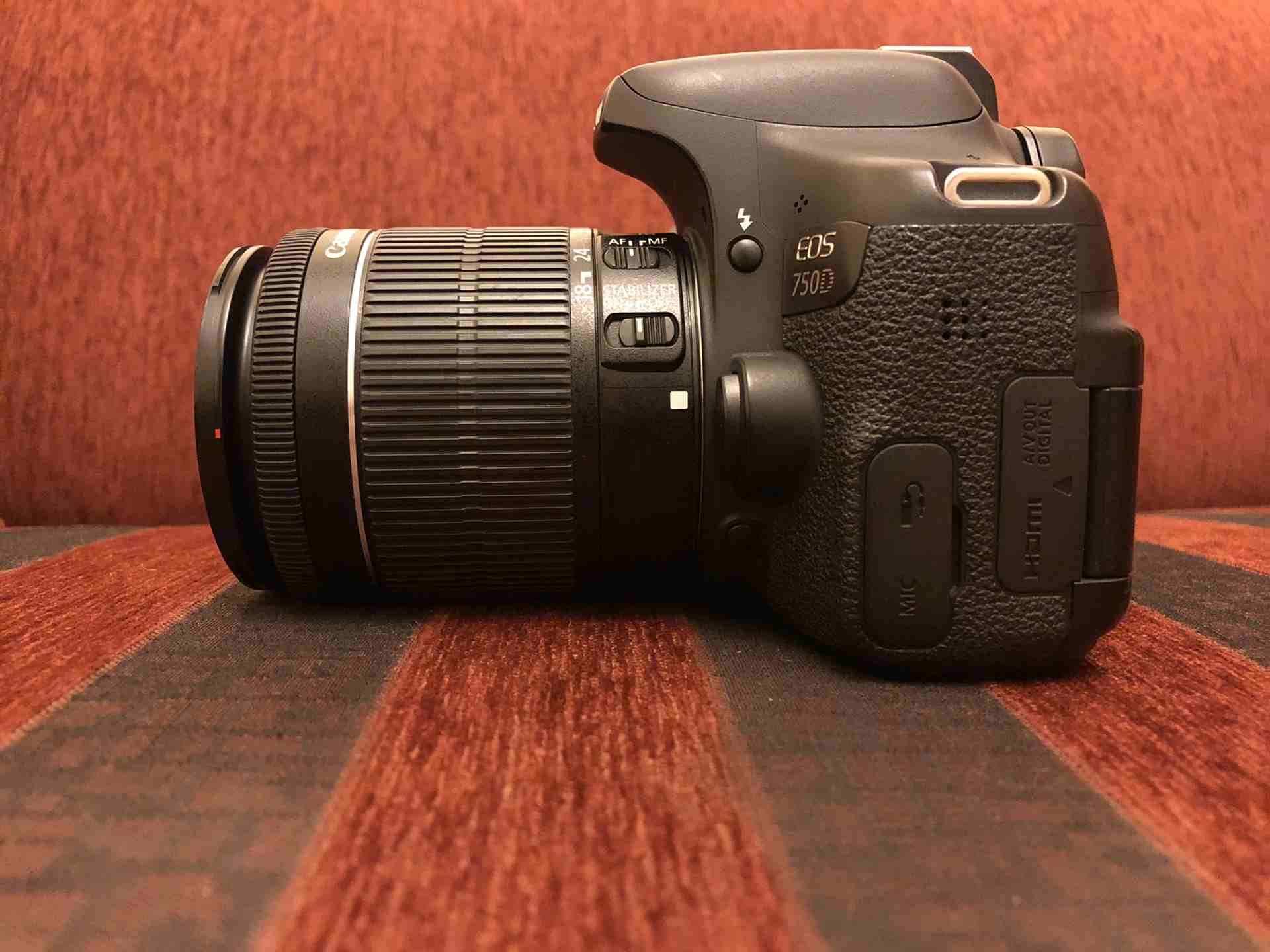 كانون Canon 750D
لا تنسَ أنك شاهدت هذا الإعلان في عنكبوت
كاميرا كانون 750D
صناعة يابانية مش تاي...