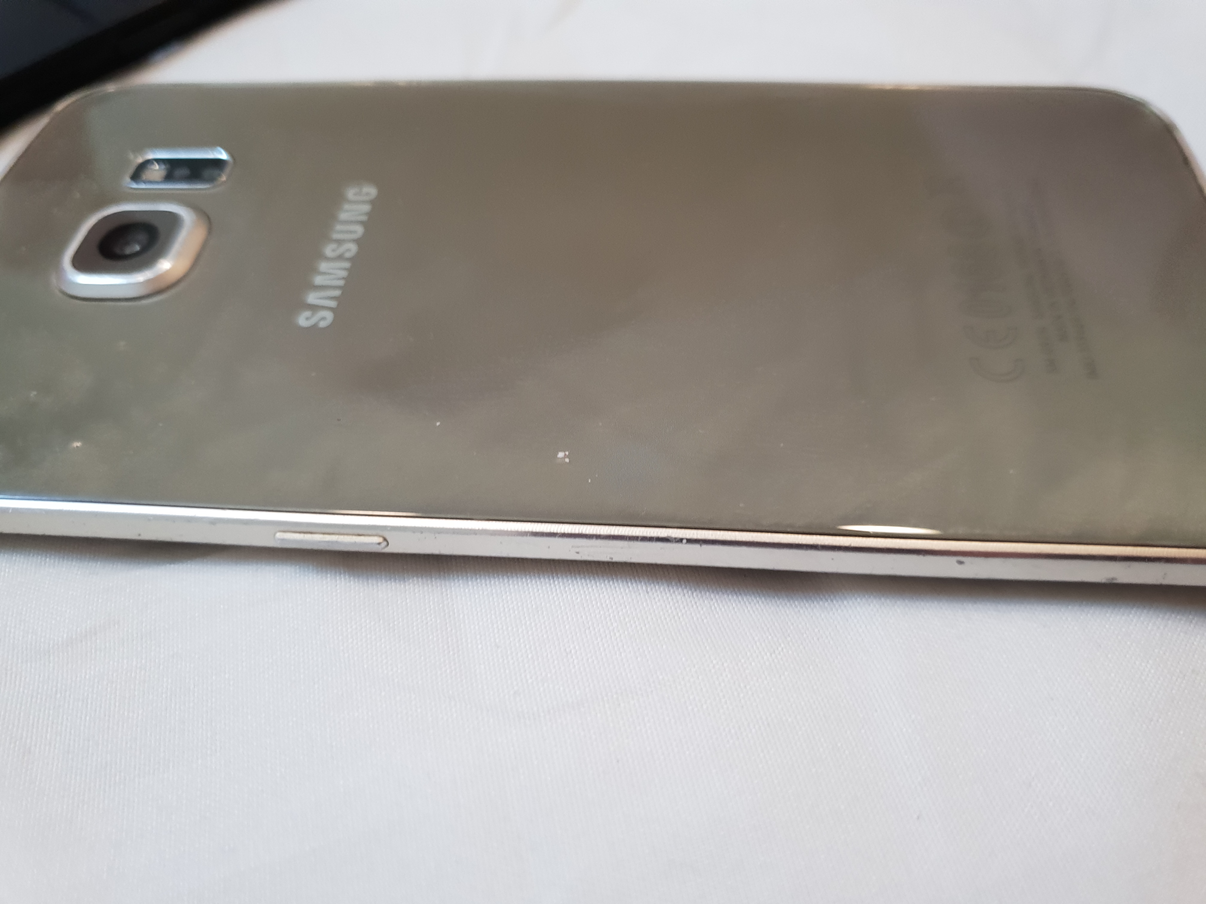 s6 edge 64 giga in a good condition
لا تنسَ أنك شاهدت هذا الإعلان في عنكبوت
لا يشكو من شيئ س...