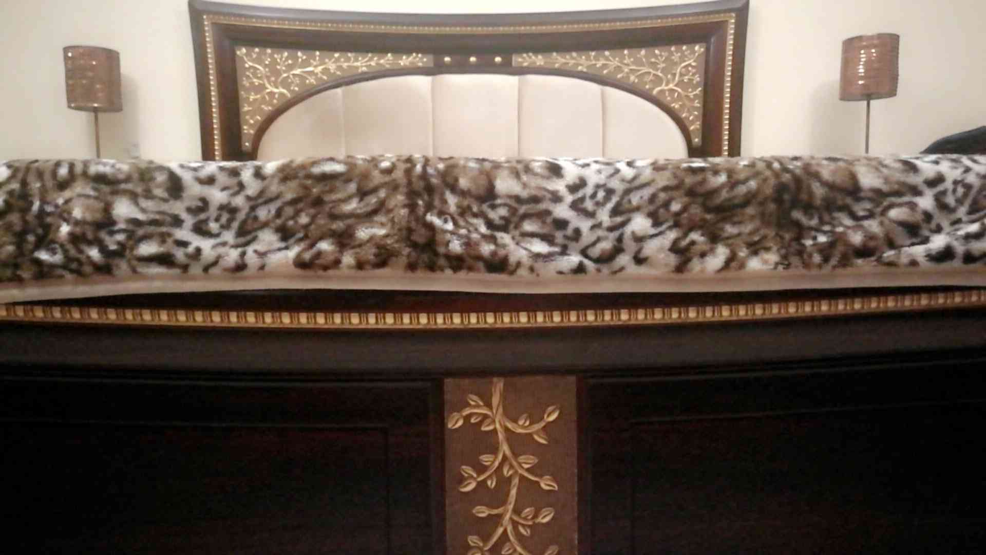 غرفة نوم بحالة جيدة                                            


	 				لا تنسَ أنك شاهدت هذا الإعلان في عنكبوت            
	 				
                                غرفة نوم مكونة من خزانة 6 ابواب و...