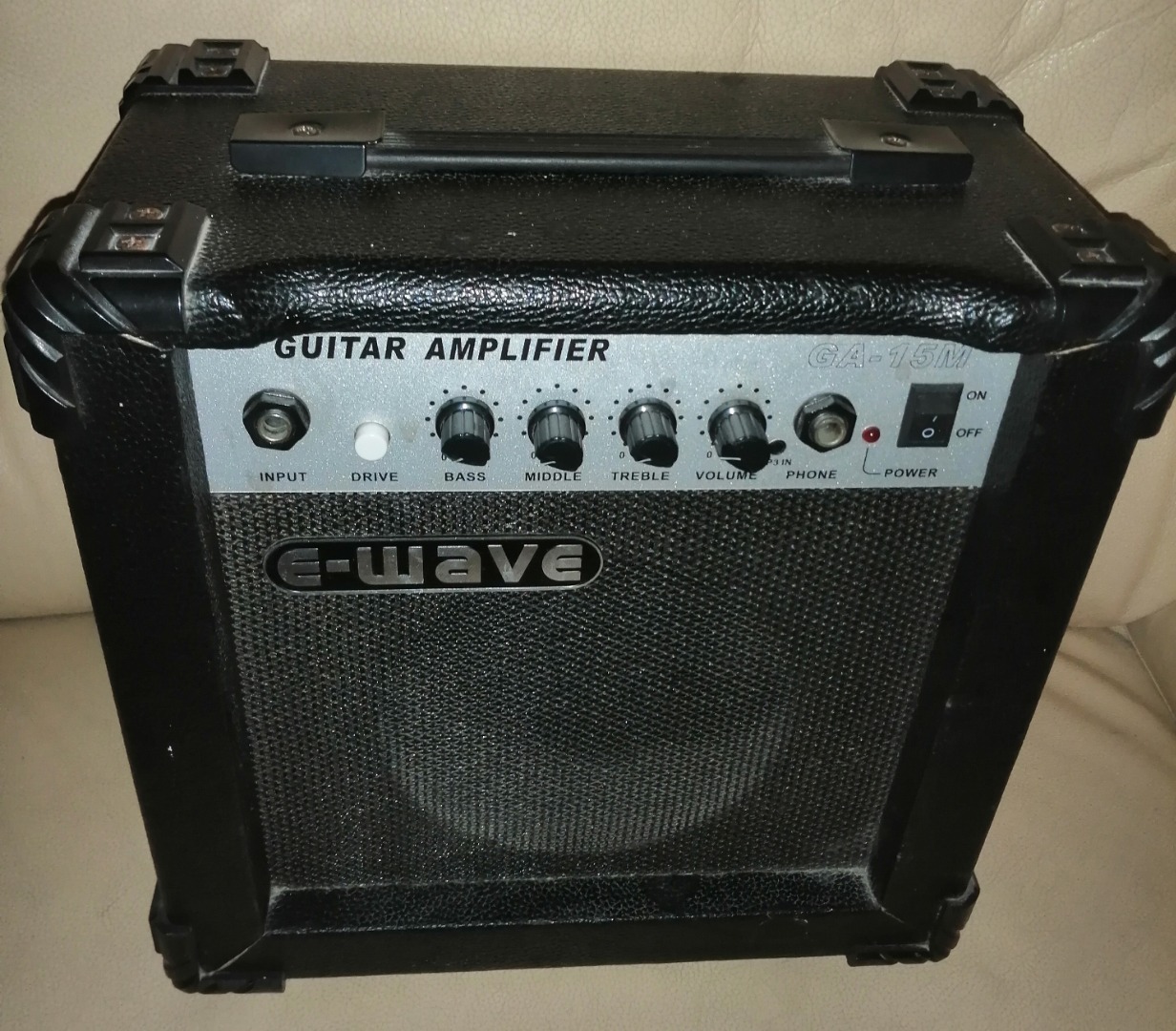 أمبليفاير جيتار E-Wave Guitar Amplifier GA15M                                            


	 				لا تنسَ أنك شاهدت هذا الإعلان في عنكبوت            
	 				
                                أمبليفا...