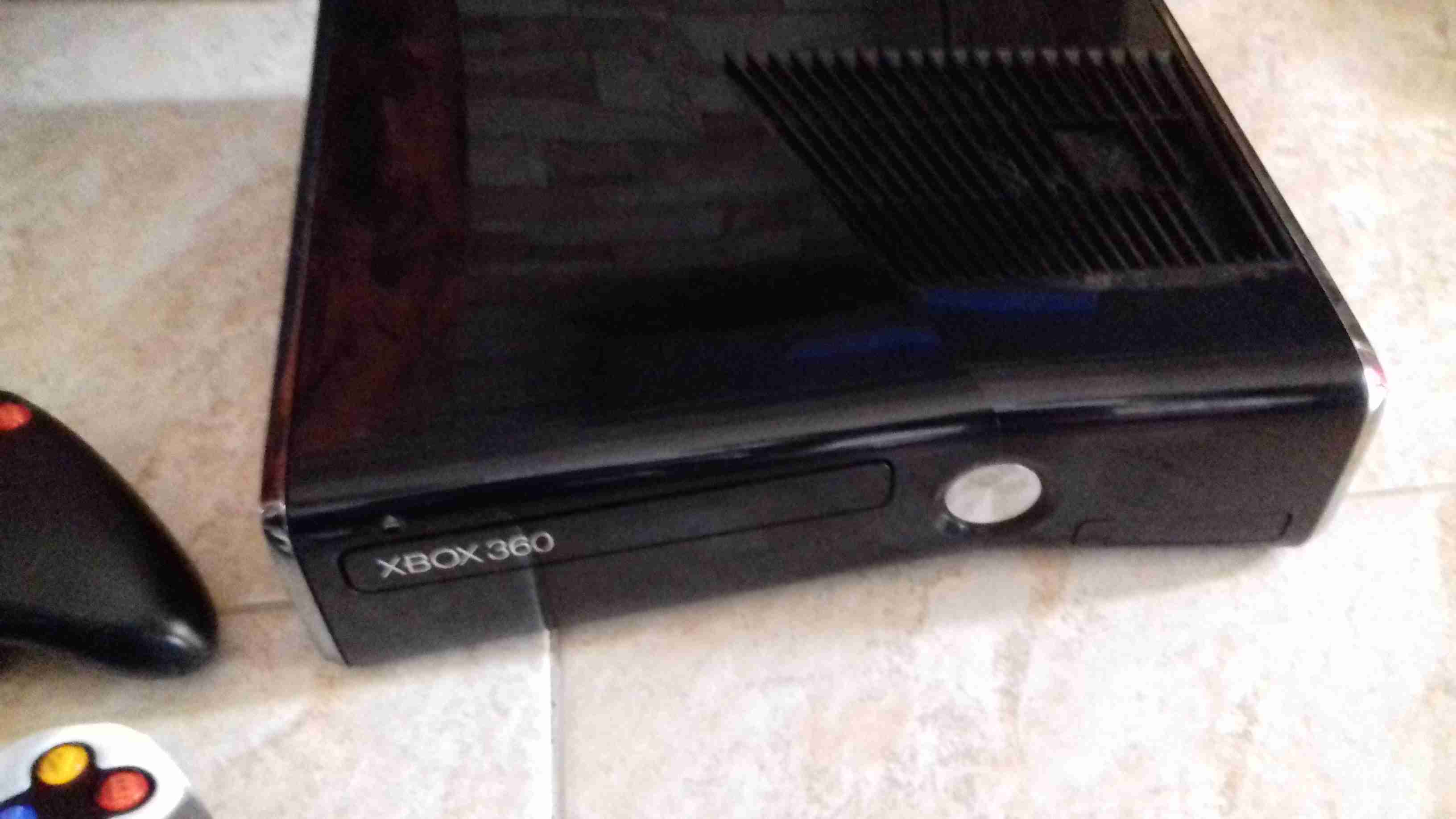 ليست بحاجة لوضع سيديات منزل عليها كل الالعابx box 360 مع 2 ايدي اصليات                                            


	 				لا تنسَ أنك شاهدت هذا الإعلان في عنكبوت...