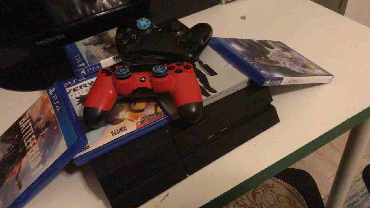 بلاستشين 4 مع 4 العاب وايدتين                                            


	 				لا تنسَ أنك شاهدت هذا الإعلان في عنكبوت            
	 				
                            hitman /the crew /over watc...