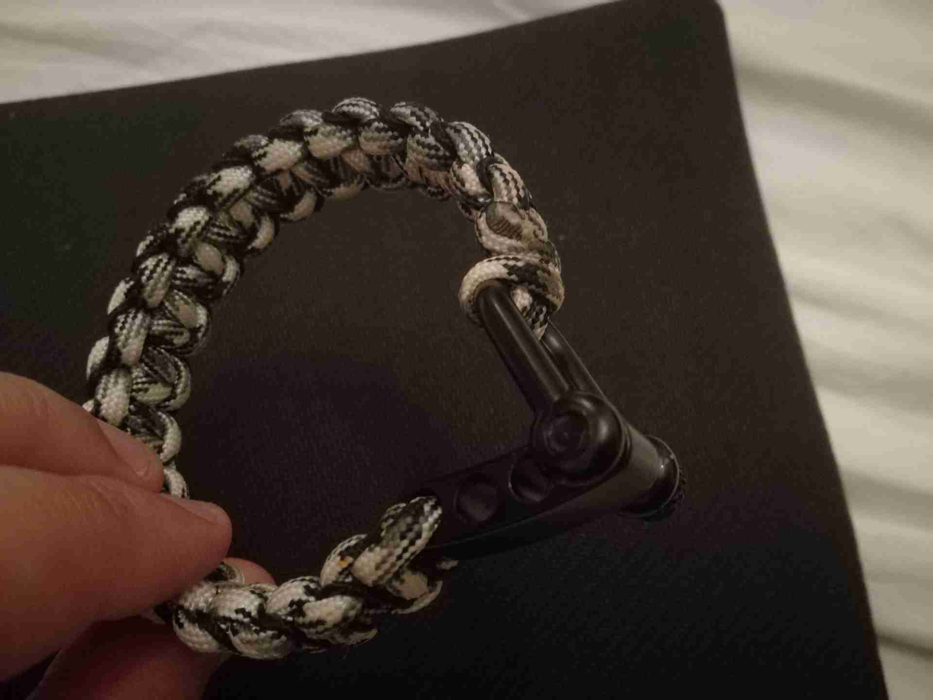 اساور «شبابي» صنع يدوي
لا تنسَ أنك شاهدت هذا الإعلان في عنكبوت
Bracelet (handmade...