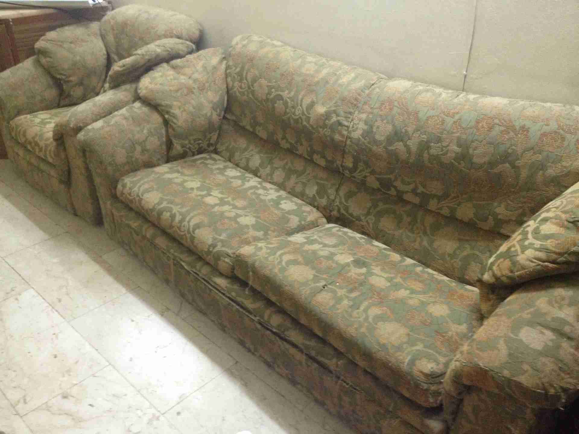 طقم كنب
لا تنسَ أنك شاهدت هذا الإعلان في عنكبوت
طقم كنب مكون من كنبة طويلة وكنبة قصيرة و 4 كر...