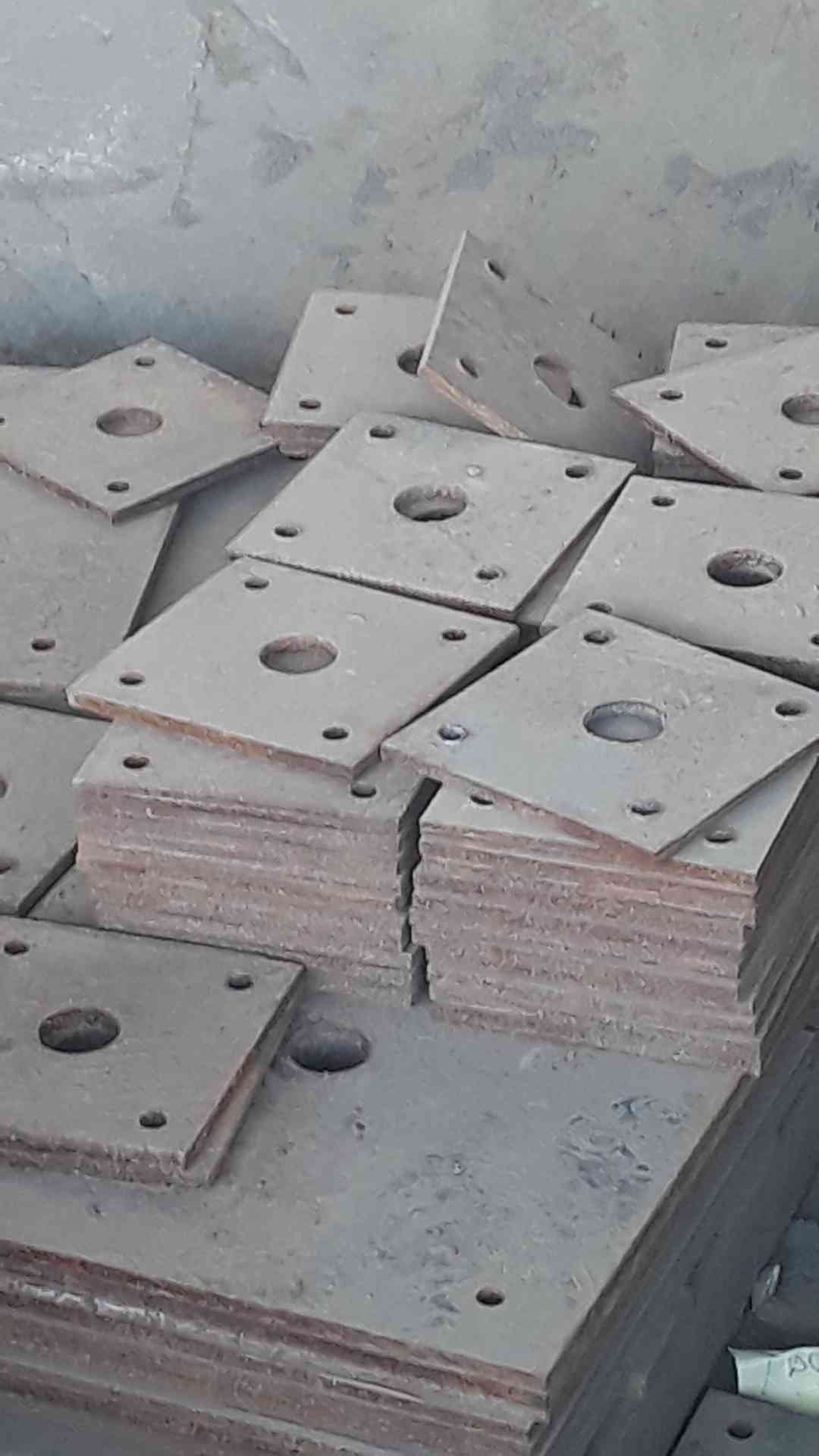حديد - Steel                                            


	 				لا تنسَ أنك شاهدت هذا الإعلان في عنكبوت            
	 				
                                صاج بسماكات مختلفة
جسور
زوايا...