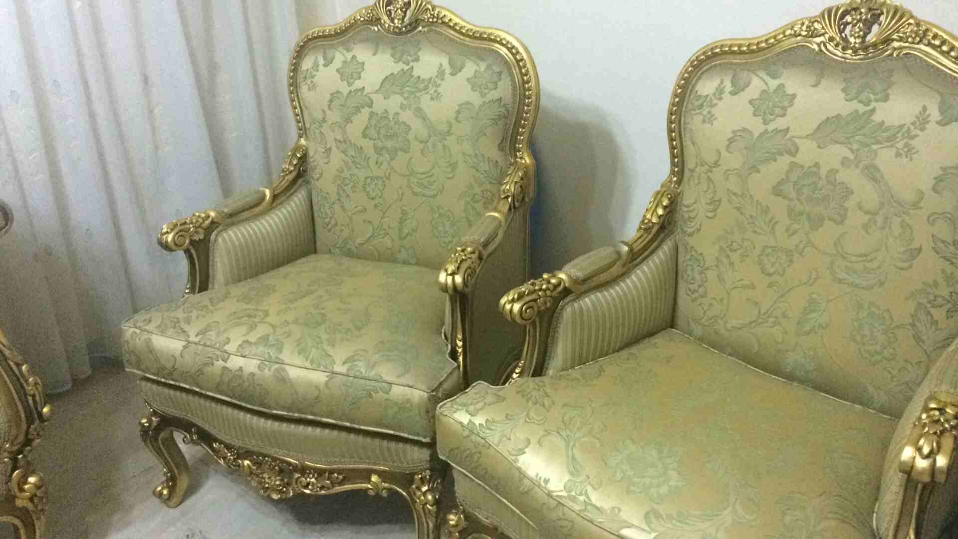صالون مدهب
لا تنسَ أنك شاهدت هذا الإعلان في عنكبوت
صالون من كنبه واربع كراسى استعمال نظيف جدا كأن...