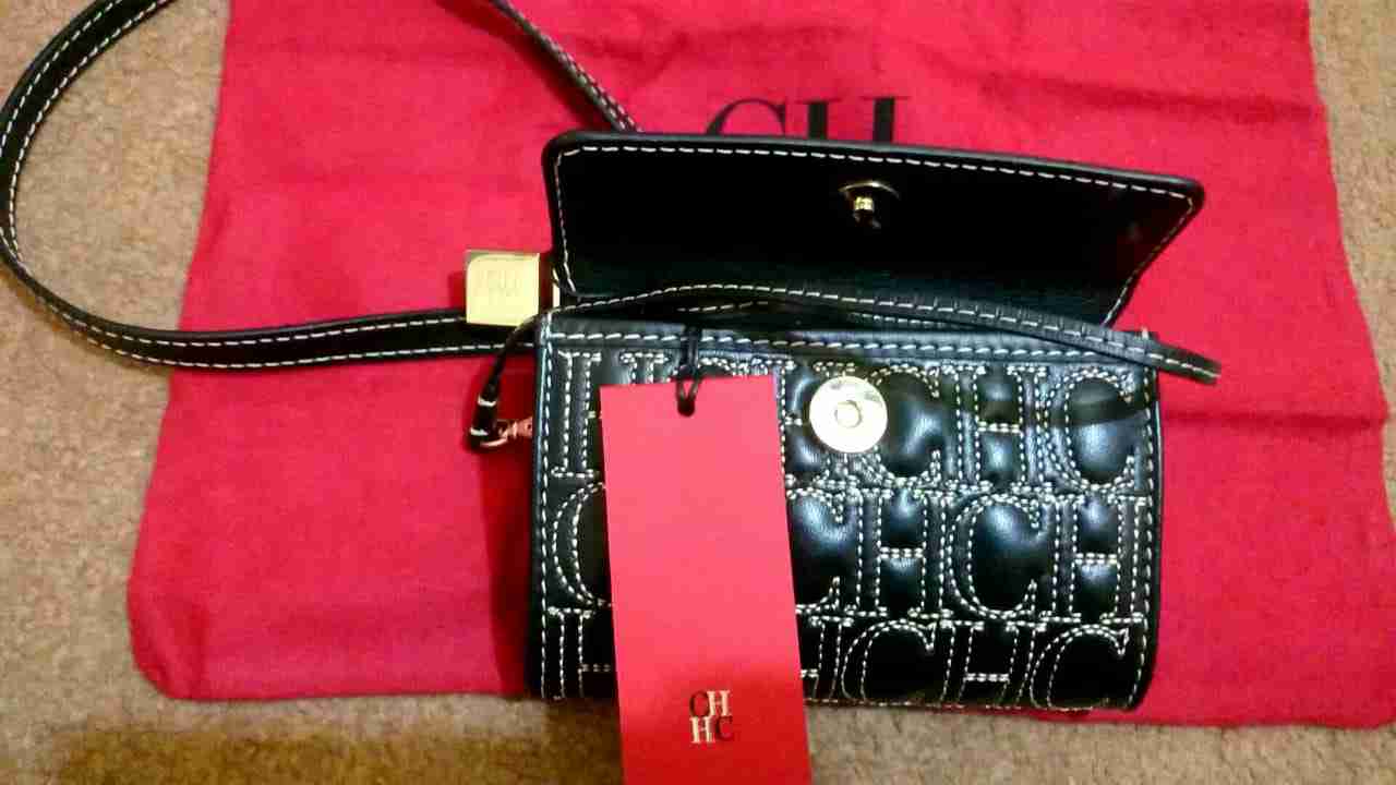 Carolina Herrera wast bag brand new                                            


	 				لا تنسَ أنك شاهدت هذا الإعلان في عنكبوت            
	 				
                                small wast bag...