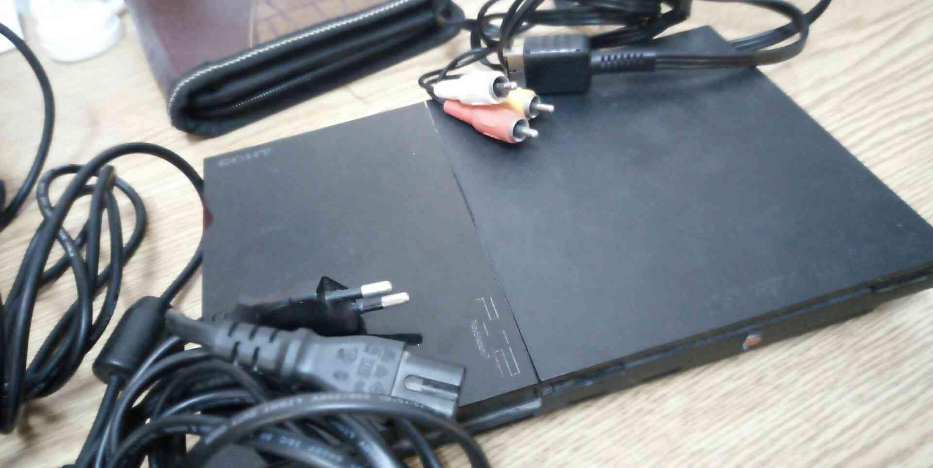 بلايستيشن 2
لا تنسَ أنك شاهدت هذا الإعلان في عنكبوت
بلايستيشن 2
بحالة الوكالة
يدتين
15 CD
وص...