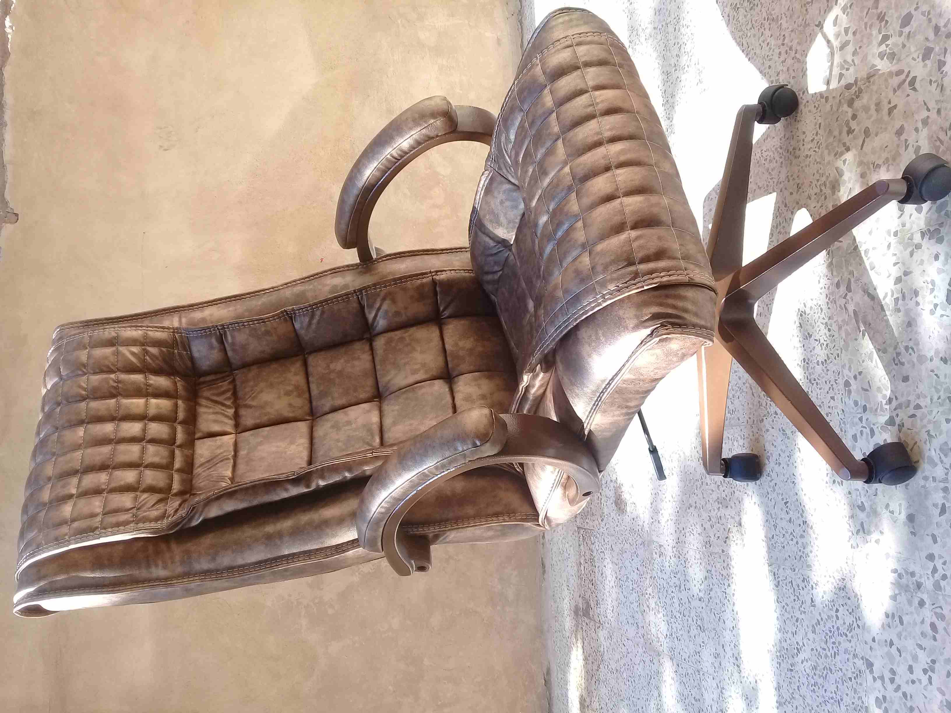 كراسي مكتبيه مميزة وفخمة
لا تنسَ أنك شاهدت هذا الإعلان في عنكبوت
كراسي مكتبية فخمة...