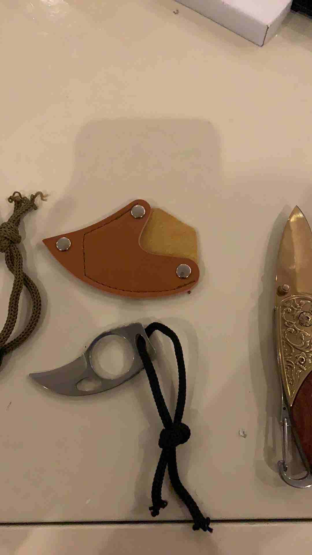 عدة نجاة لمحبي الصيد غدارات وسكاكين
لا تنسَ أنك شاهدت هذا الإعلان في عنكبوت
الغرادة الفضة ب 100...