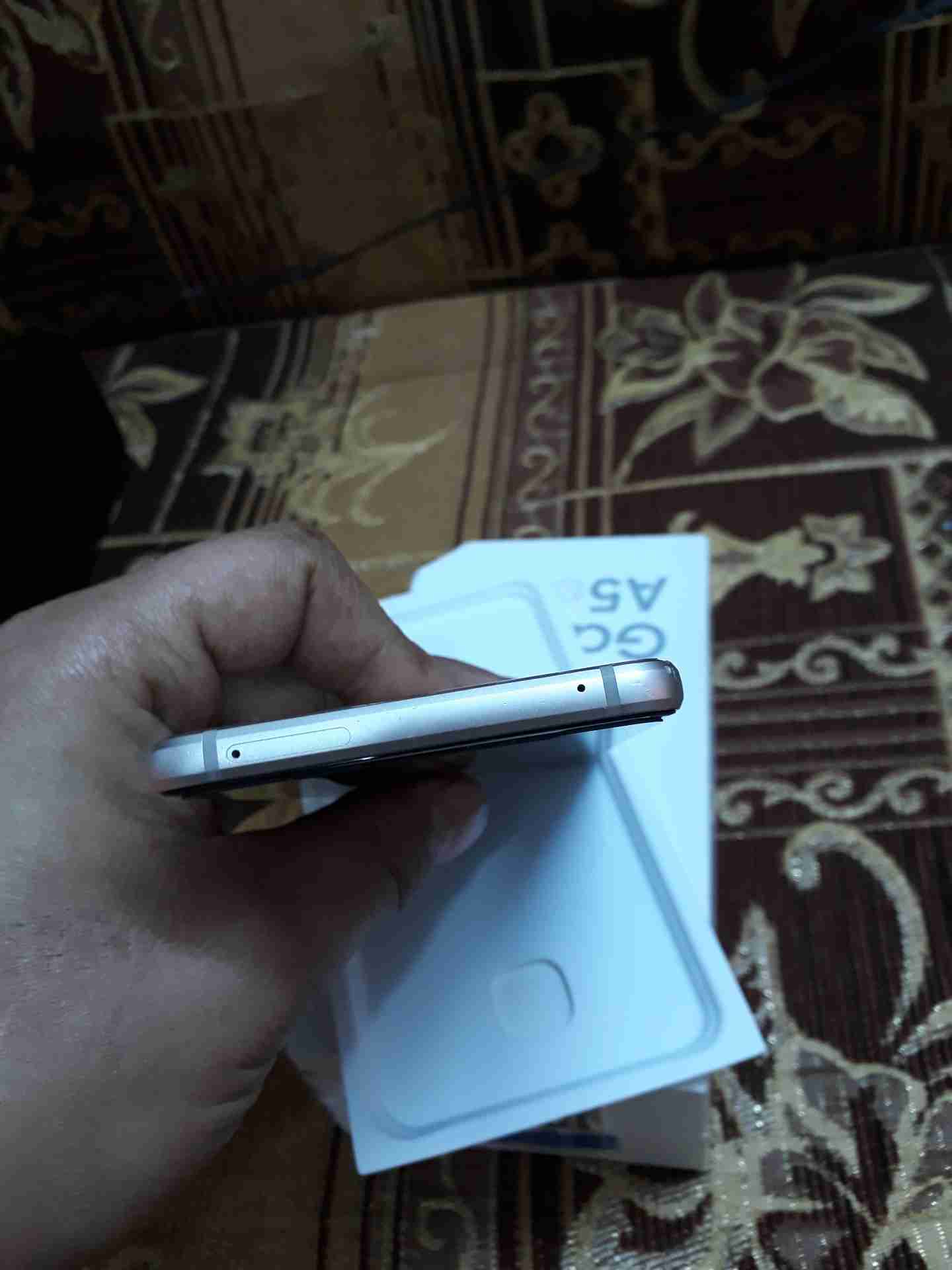 a5 بصمه 16جيجا
لا تنسَ أنك شاهدت هذا الإعلان في عنكبوت
بحالة الجديد بس يو جد شعر من الخلف...
