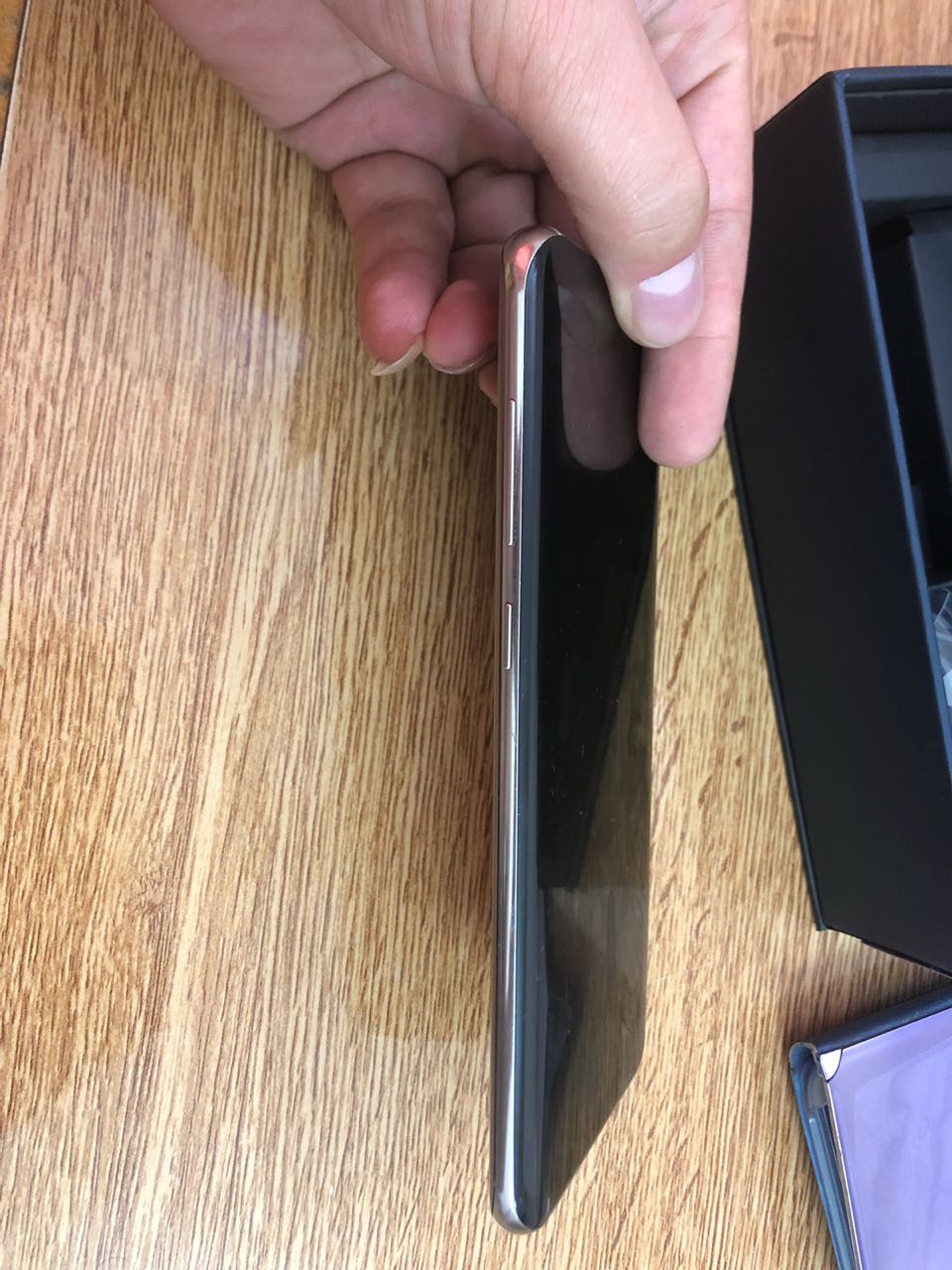 Samsung s8 plus dual sim
لا تنسَ أنك شاهدت هذا الإعلان في عنكبوت
اس 8 بلاس خطين مش خط لون غول...