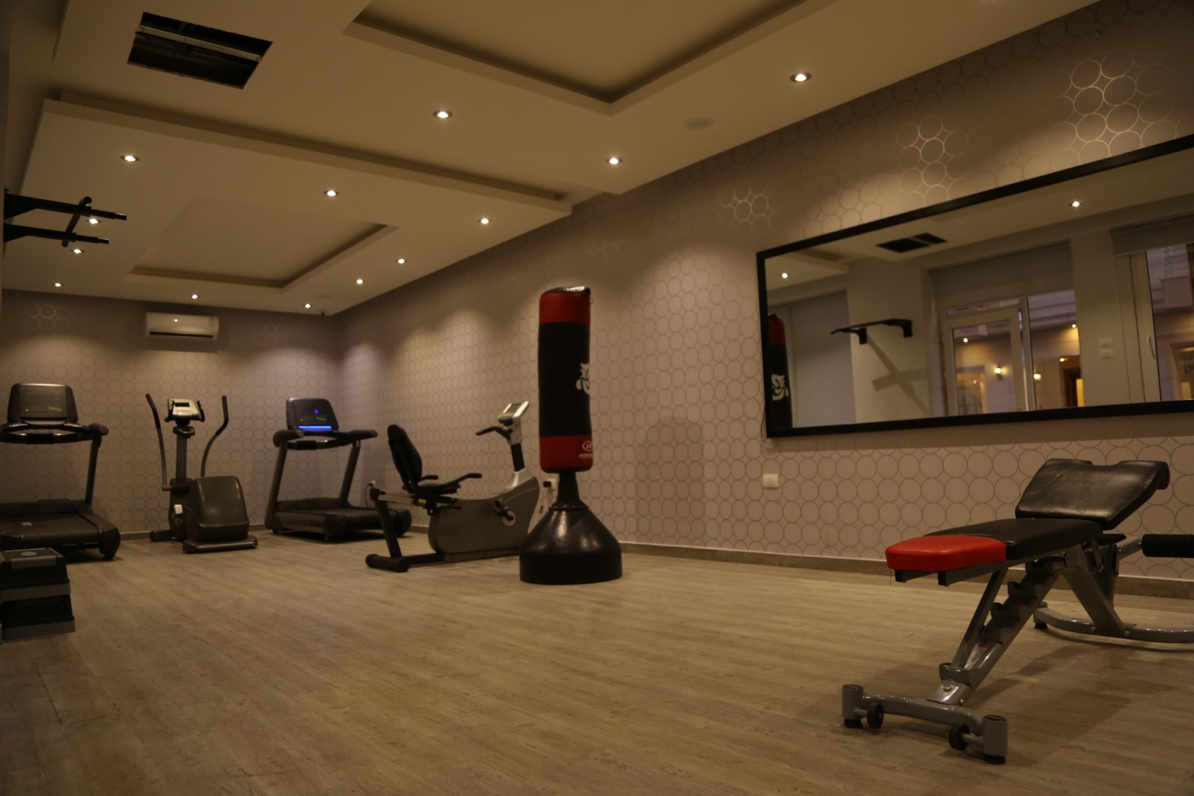وسترن جيت لشقق BR 3 نوم المفروشه Furnished Apt بدير غبار عمانWestern Gate Compound
لا تنسَ أنك شاهدت هذا الإعلان في عنكبوت...