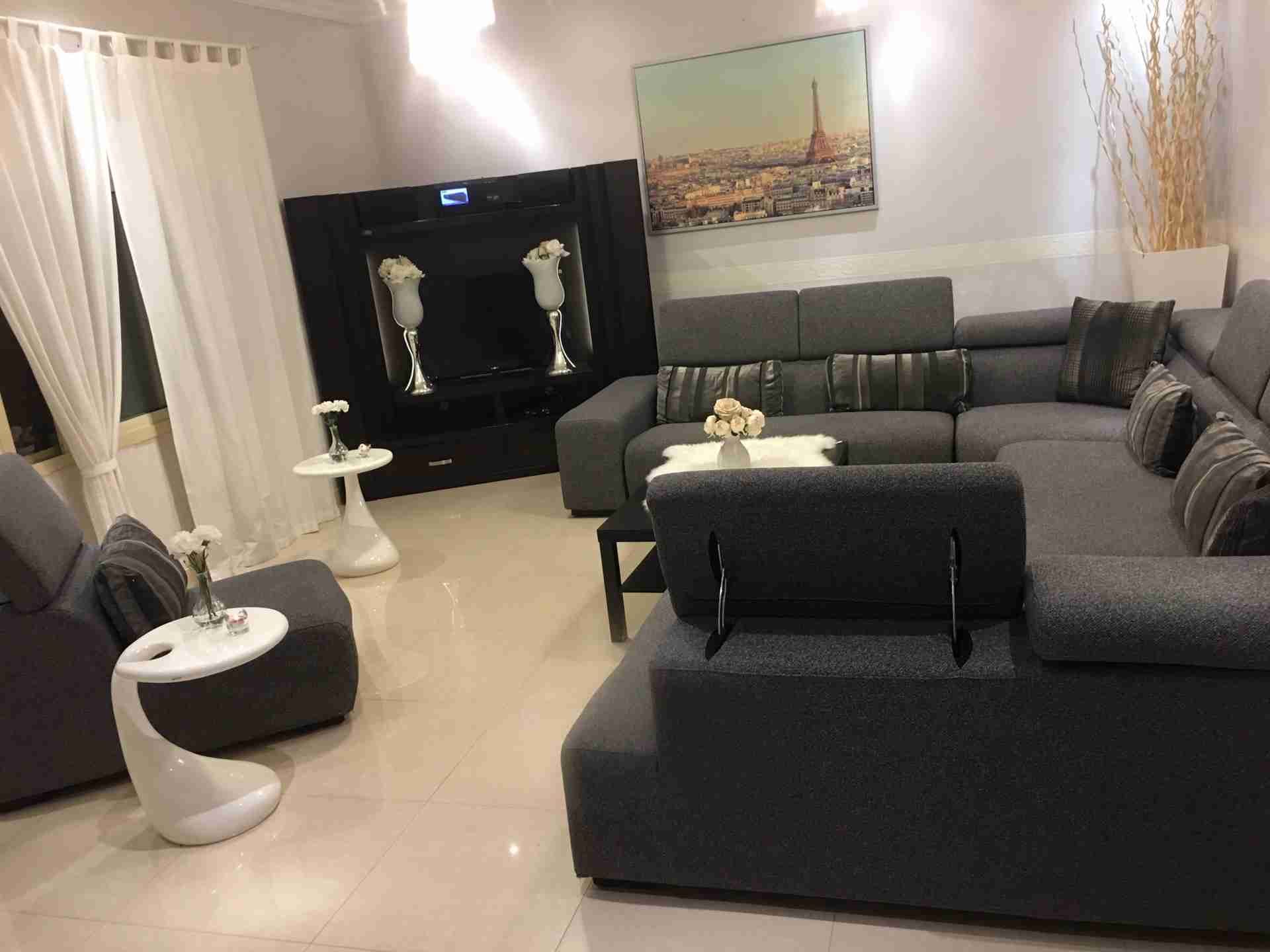 كنب زاويه مودرن جديد مستورد لشركة cityw
لا تنسَ أنك شاهدت هذا الإعلان في عنكبوت
السلام عليكم...