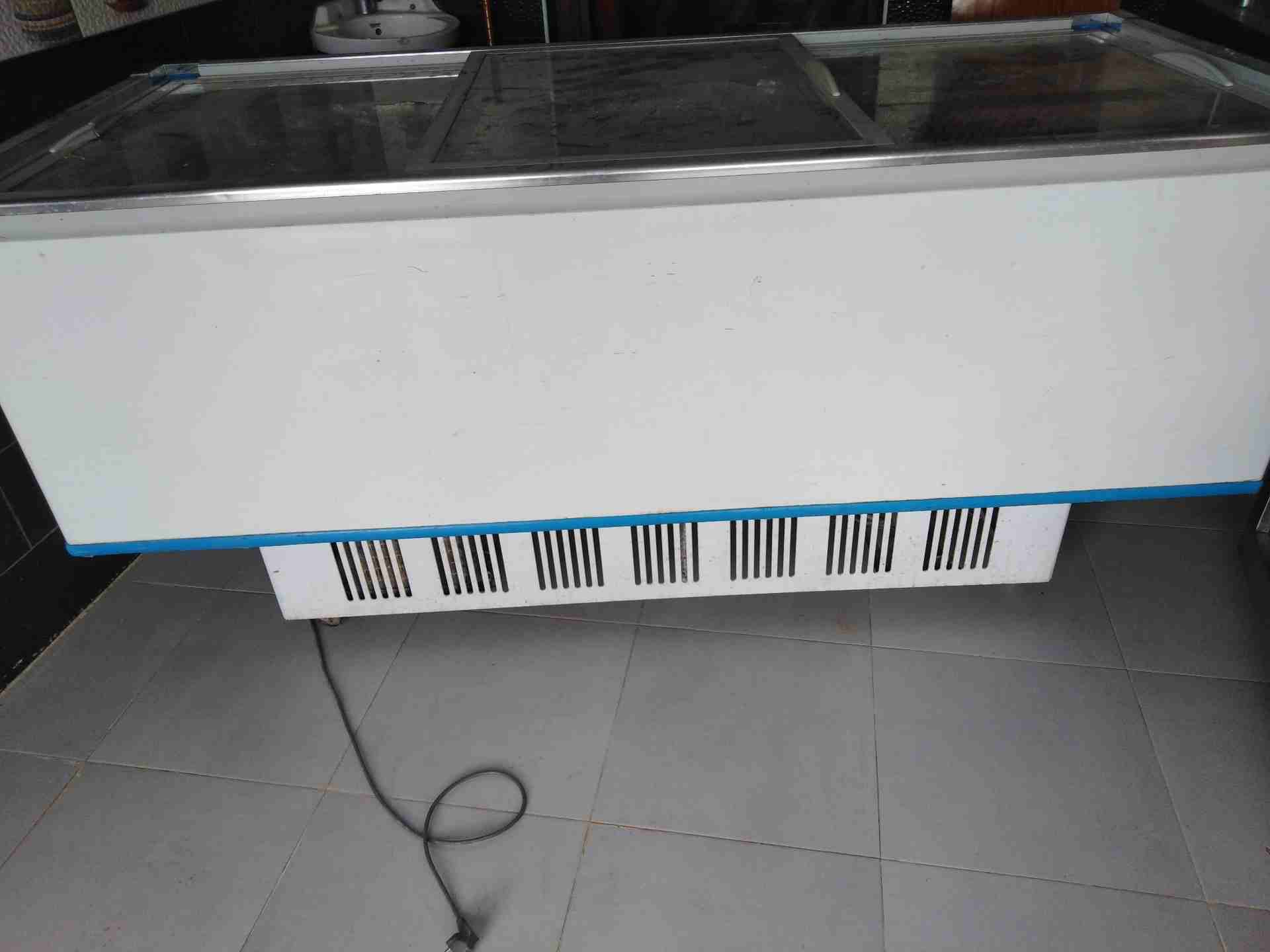 فريزر حجم كبير                                            


	 				لا تنسَ أنك شاهدت هذا الإعلان في عنكبوت            
	 				
                            بحالة ممتازة للاستفسار 0788747929 ابو شكري...