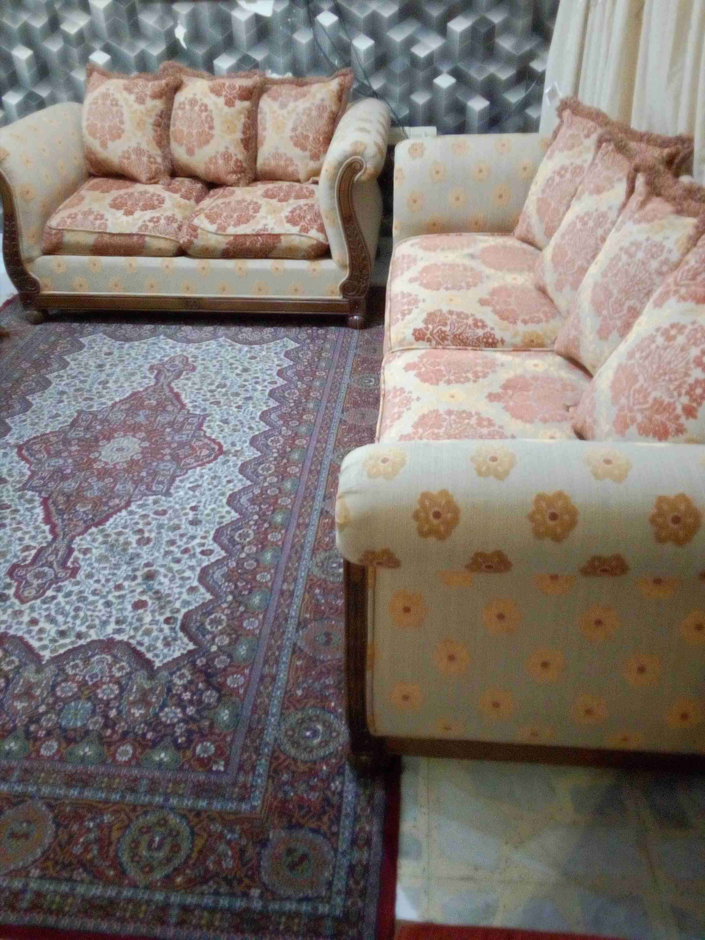 طقم كنب للبيع
لا تنسَ أنك شاهدت هذا الإعلان في عنكبوت
طقم كنب نظيف جدا جدا بسعر مغري و الصور بتب...