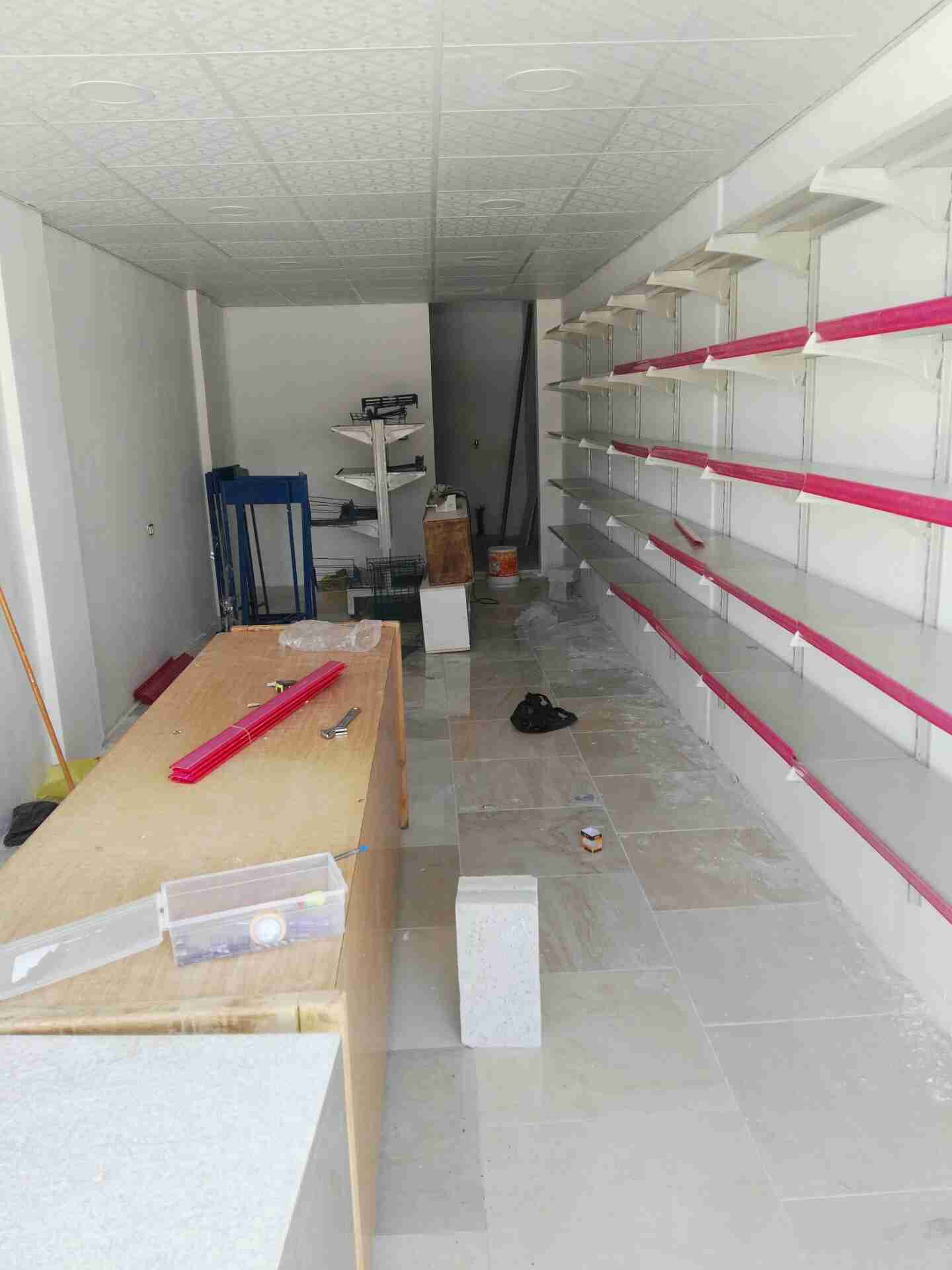 ثلاجة عرض مترين ومجموعة رفوف                                            


	 				لا تنسَ أنك شاهدت هذا الإعلان في عنكبوت            
	 				
                                ثلاجة عرض مترين مستعملة...
