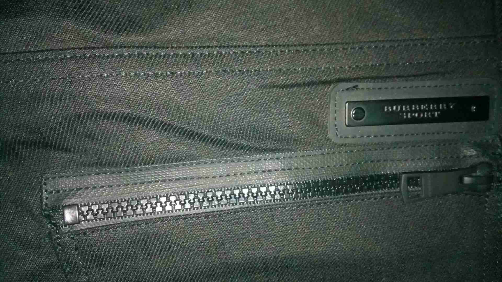 بنطلون BURBERRY اصلي و جديد 100% من ارقى الماركات العالمية
لا تنسَ أنك شاهدت هذا الإعلان في عنكبوت...