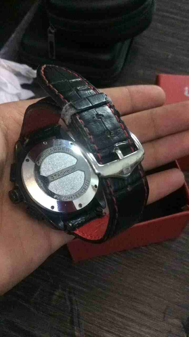 CARRERA tag heuer calibre 36
لا تنسَ أنك شاهدت هذا الإعلان في عنكبوت
Swiss made
الجلد بحاله جيده...